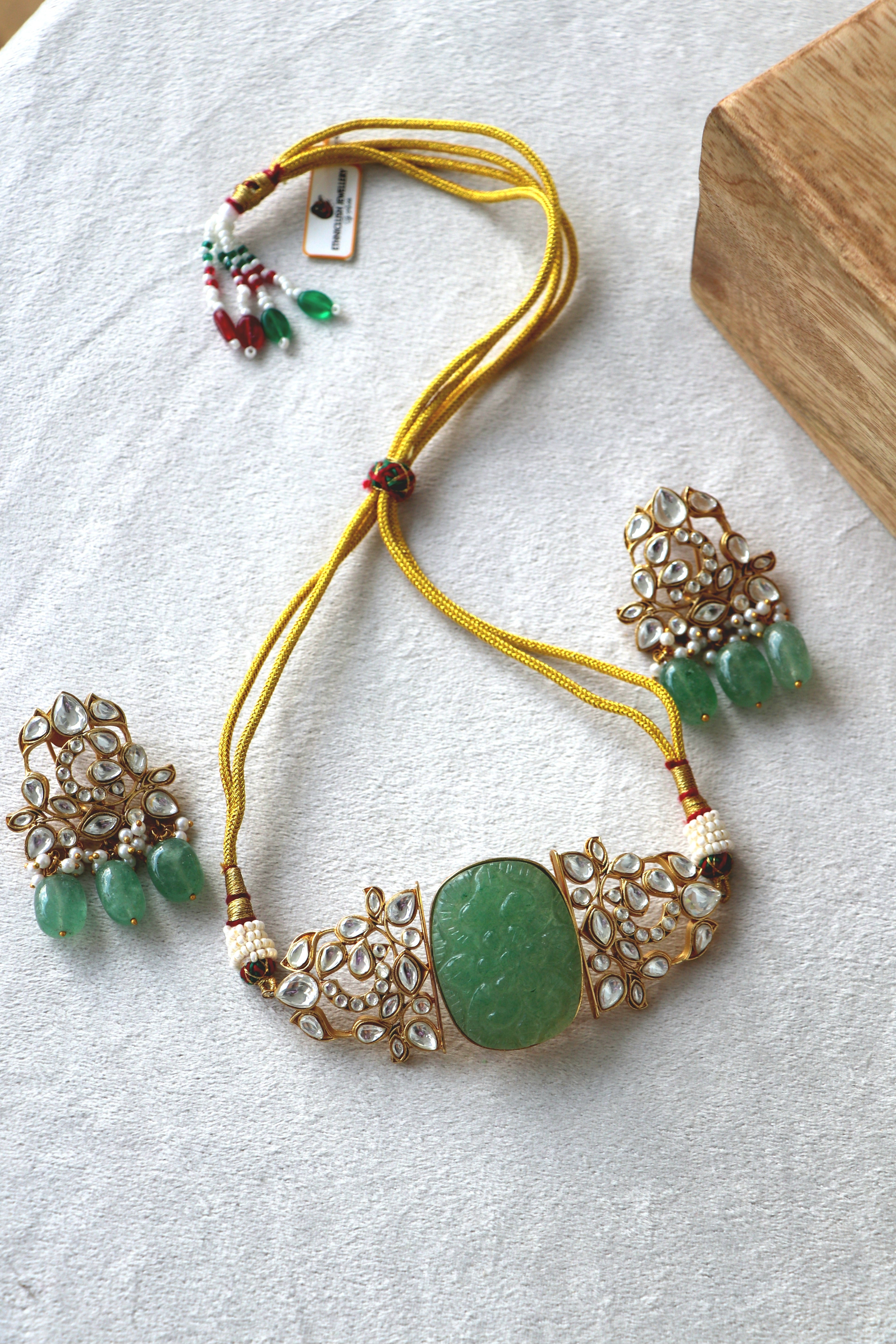 Chokers/Hasli