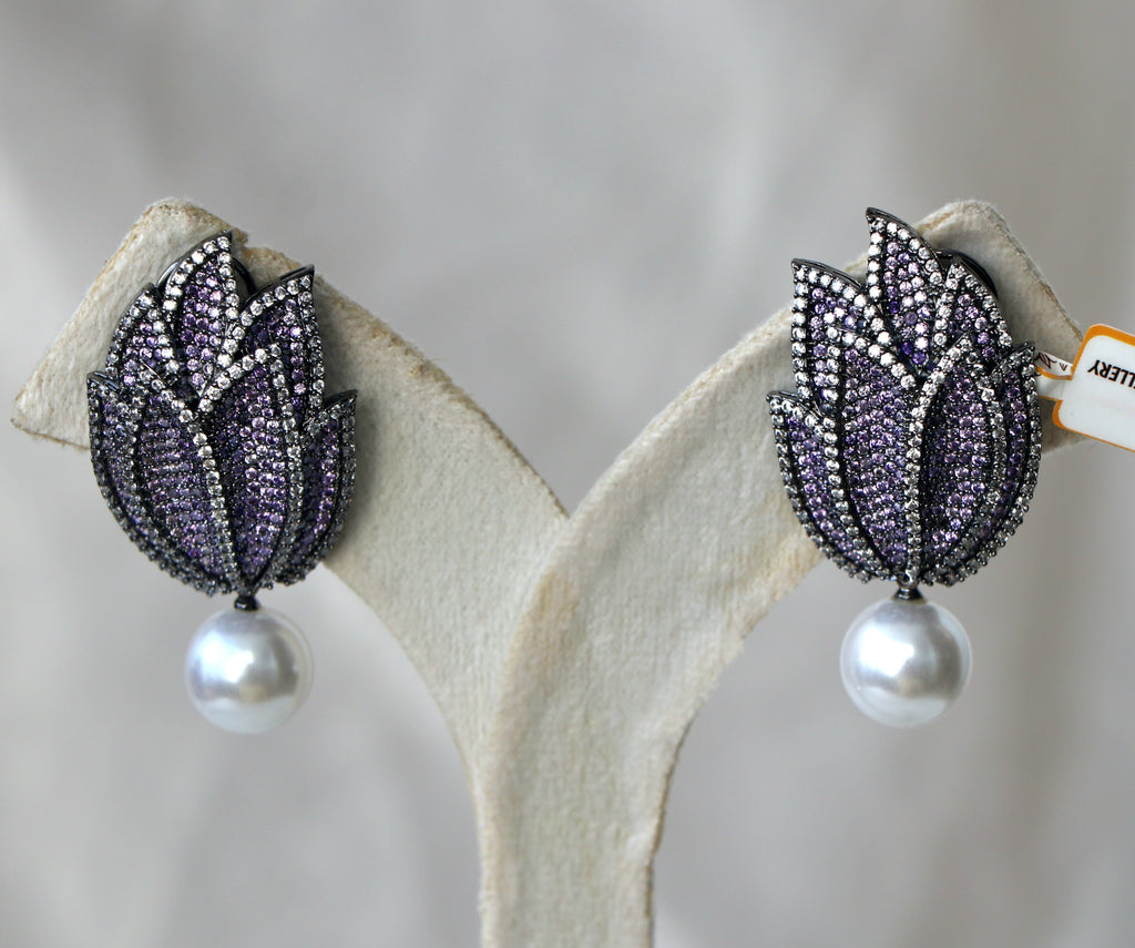Tulip Pearl Earrings