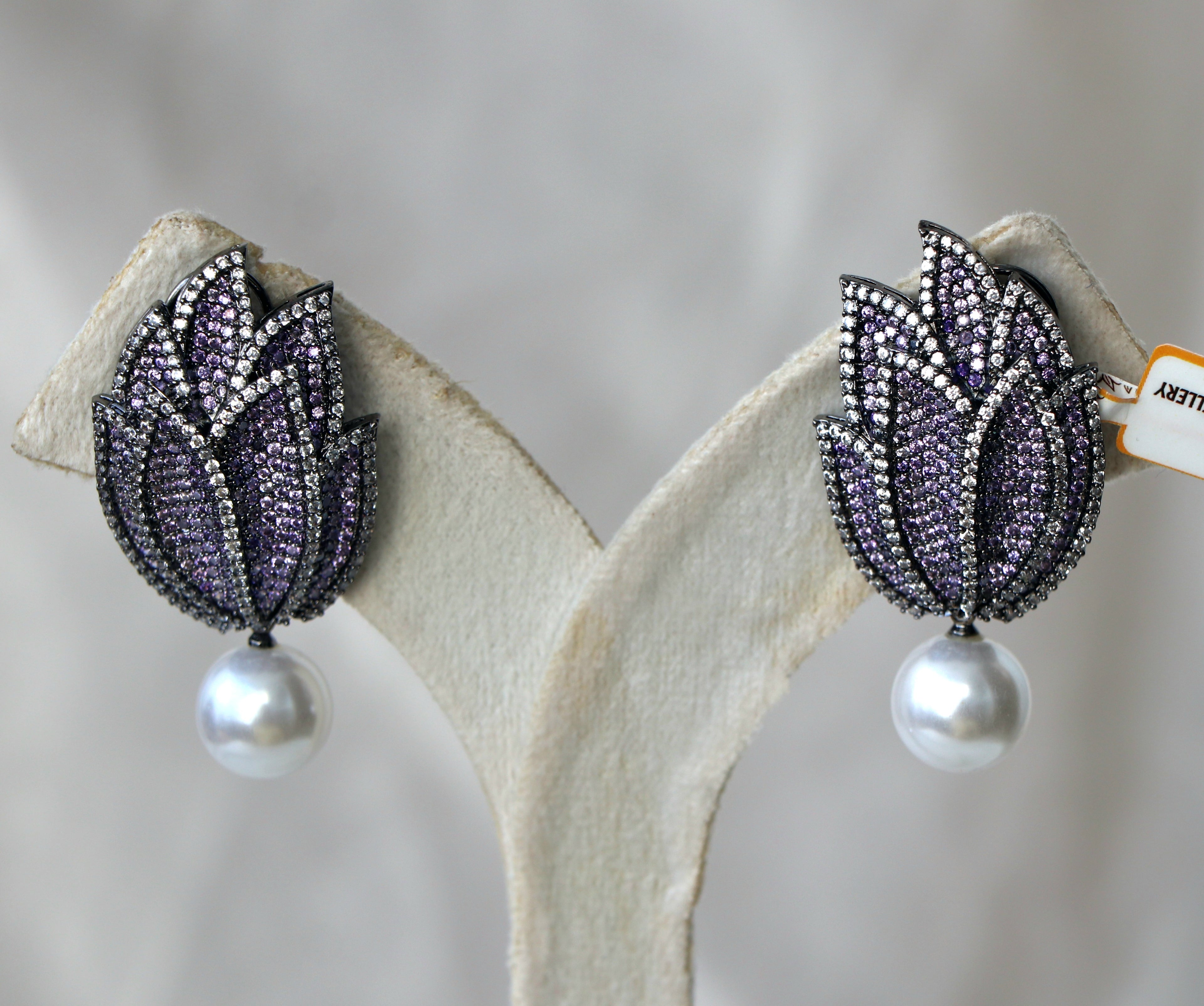 Tulip Pearl Earrings