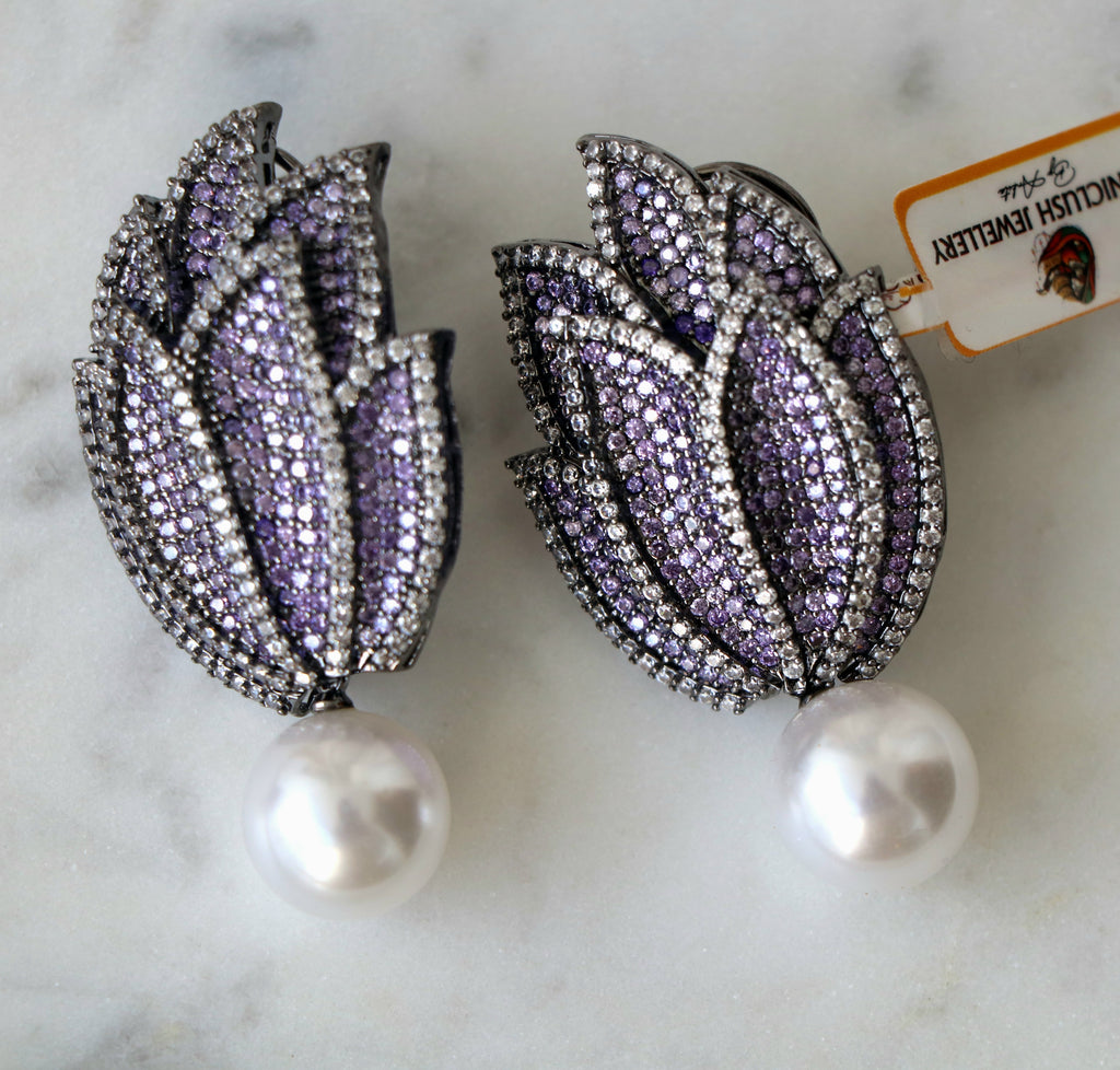Tulip Pearl Earrings