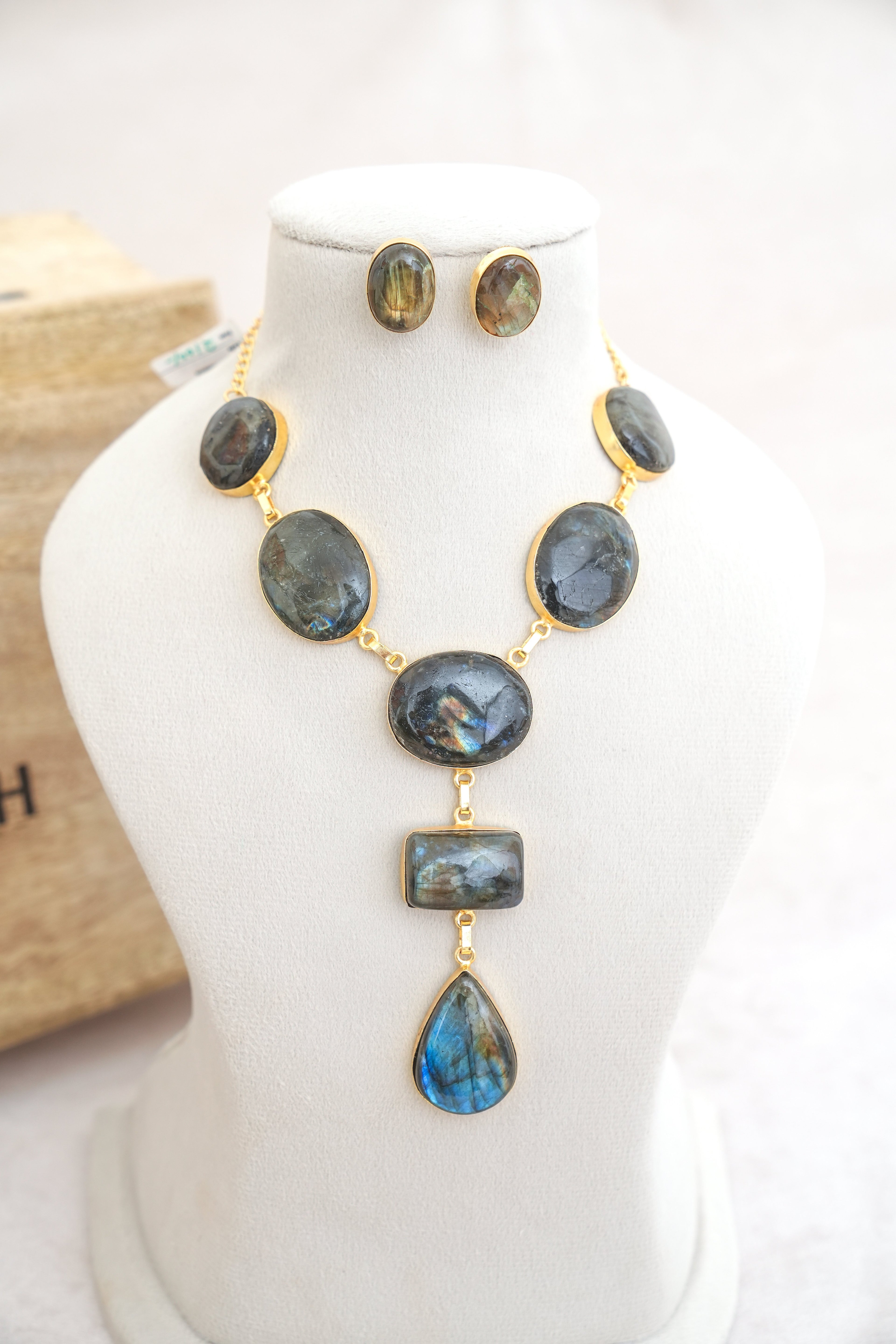 Aurora Cascade Statement Set