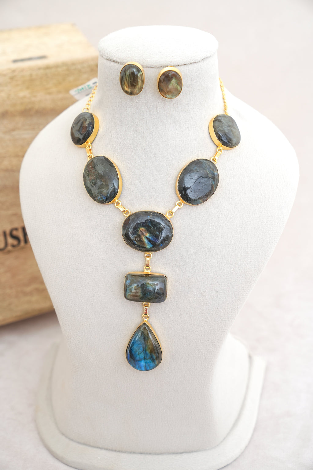 Aurora Cascade Statement Set