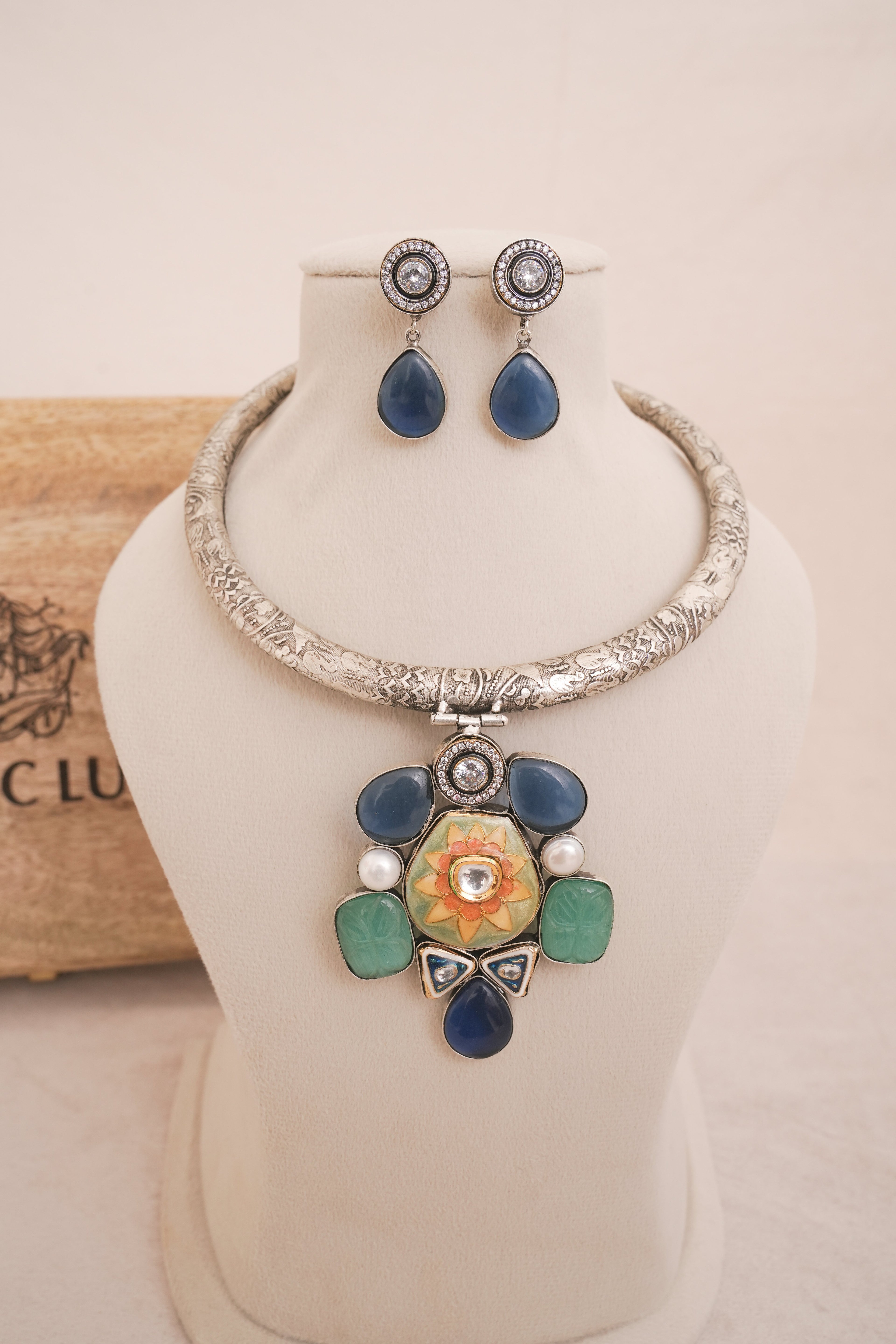 Oxidised Silver Floral Pendant Hasli Necklace Set
