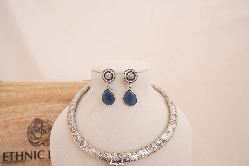 Oxidised Silver Floral Pendant Hasli Necklace Set