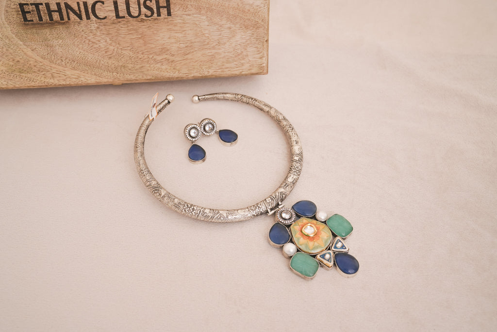 Oxidised Silver Floral Pendant Hasli Necklace Set
