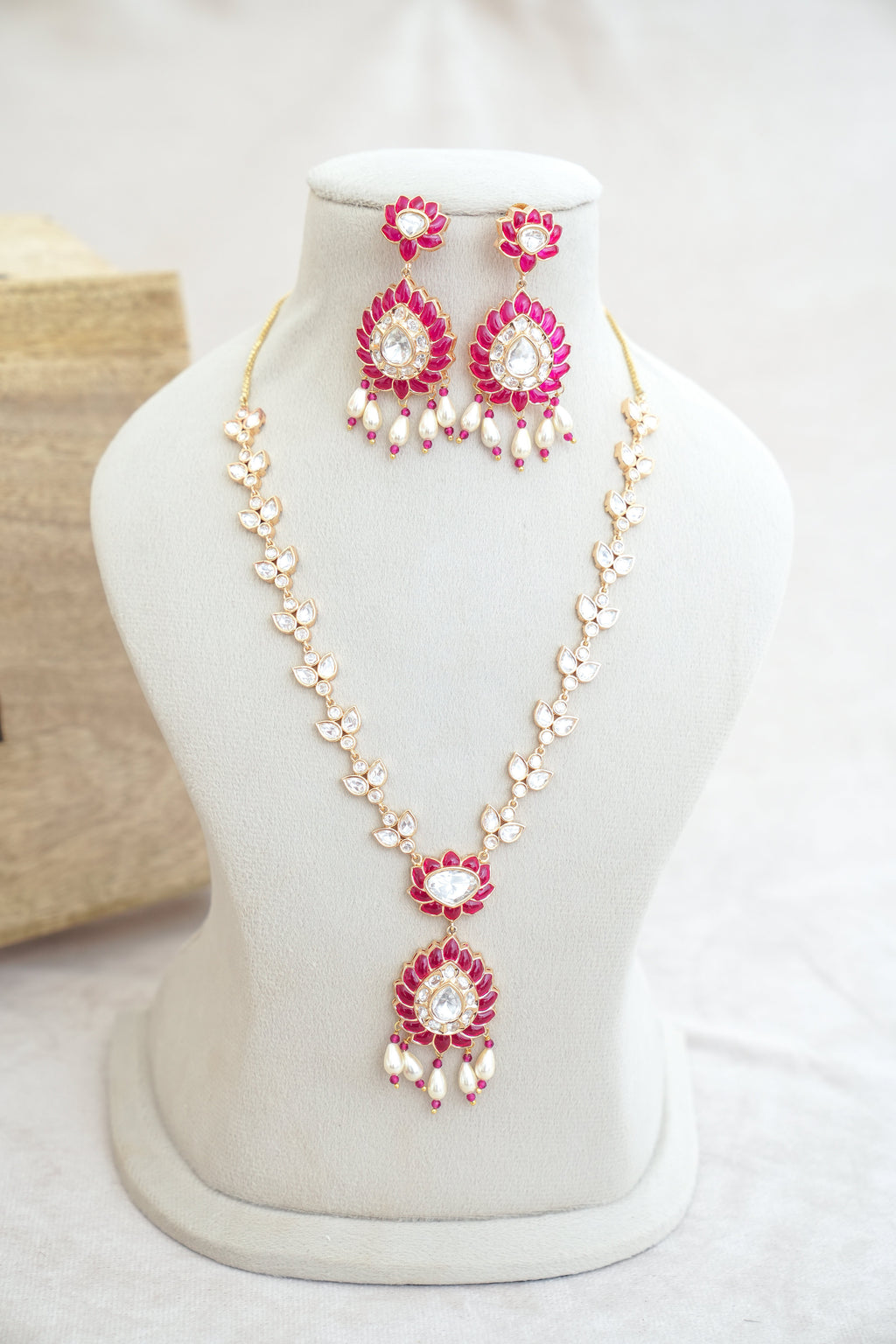 Crimson Lotus Pendant Necklace Set 7613