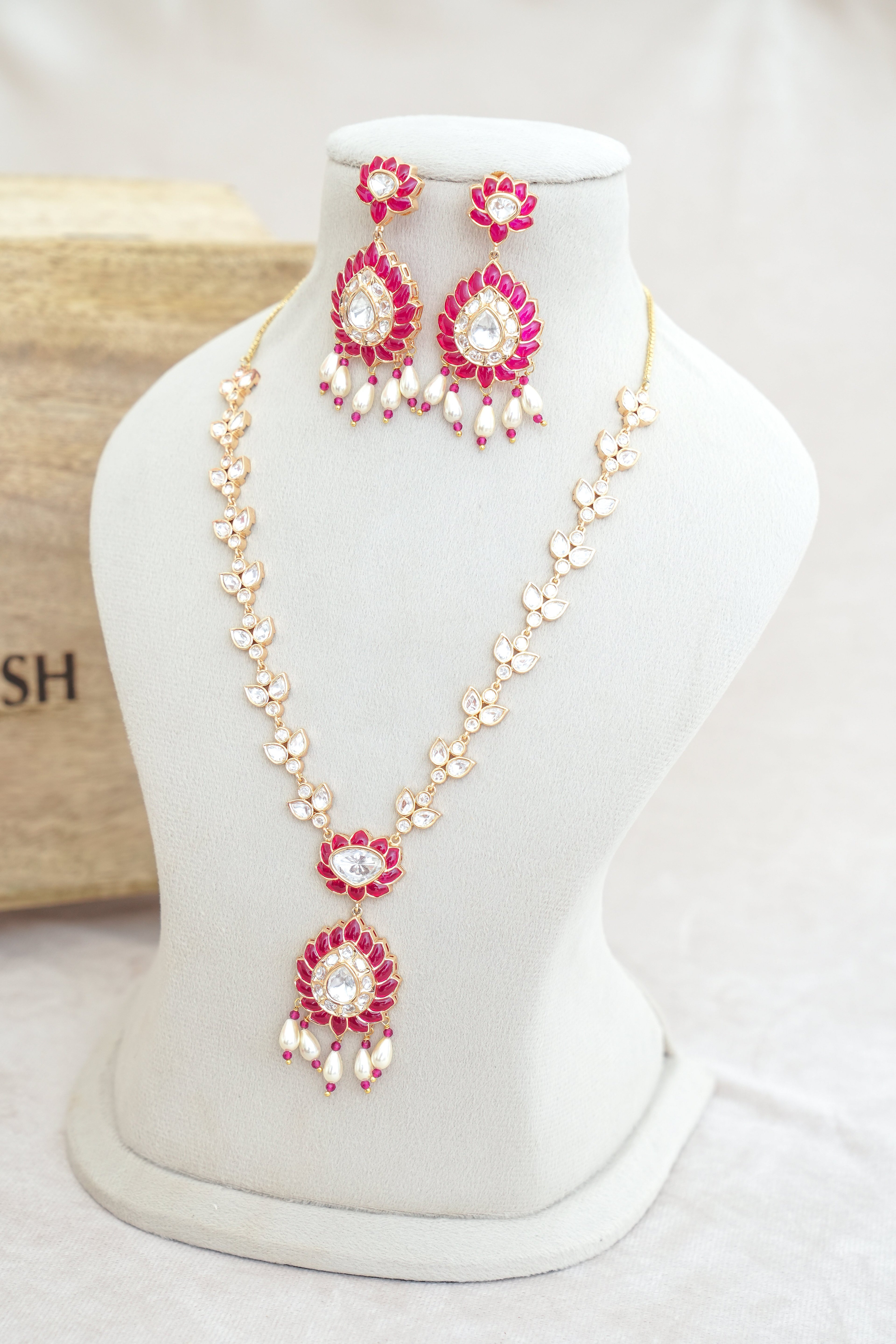Crimson Lotus Pendant Necklace Set 7613