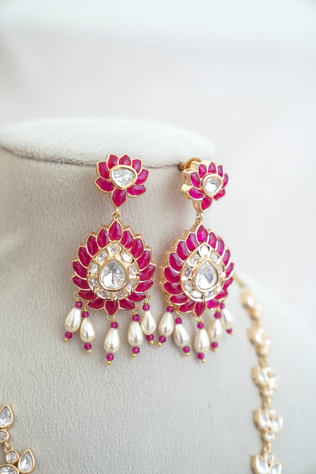 Crimson Lotus Pendant Necklace Set 7613