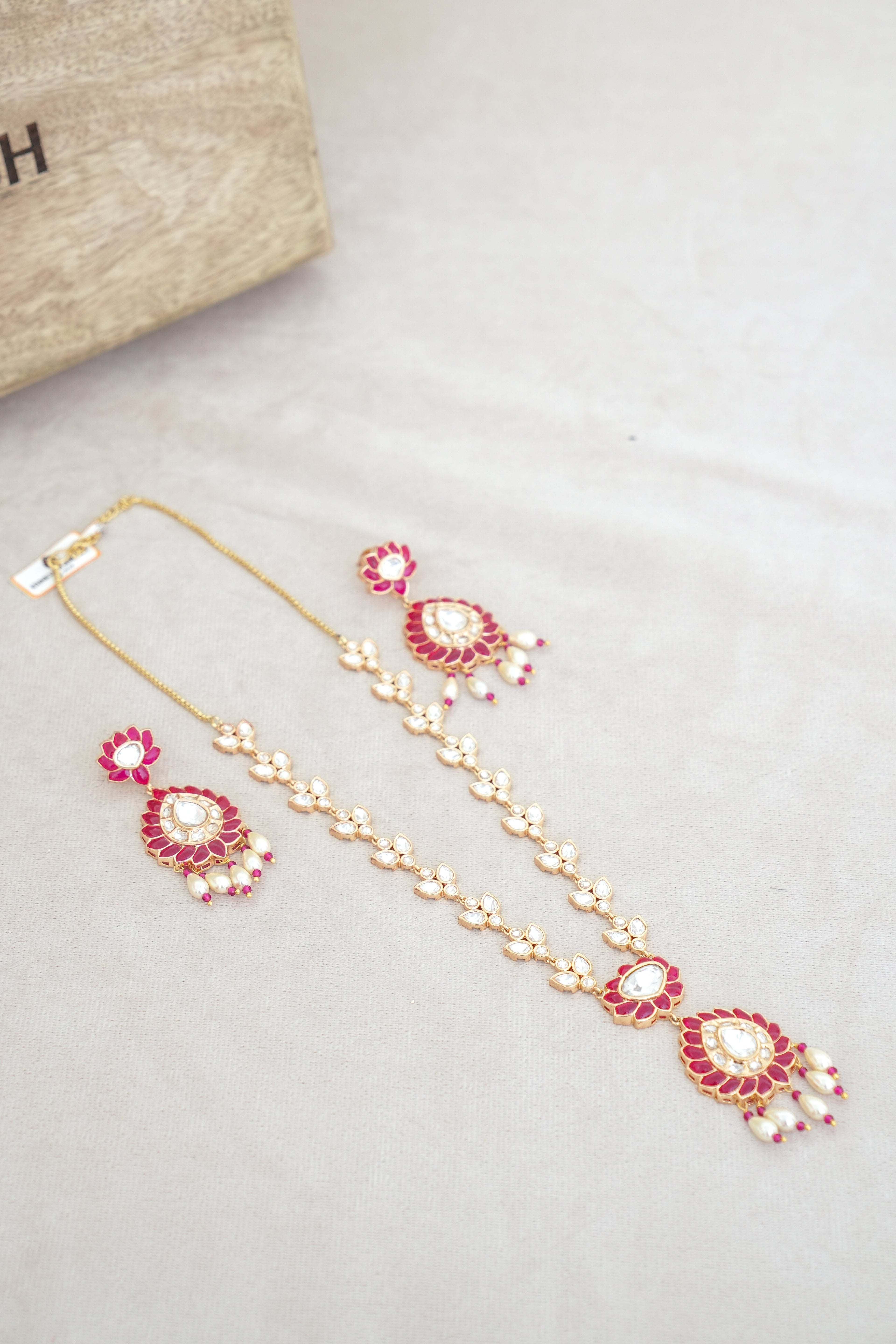 Crimson Lotus Pendant Necklace Set 7613
