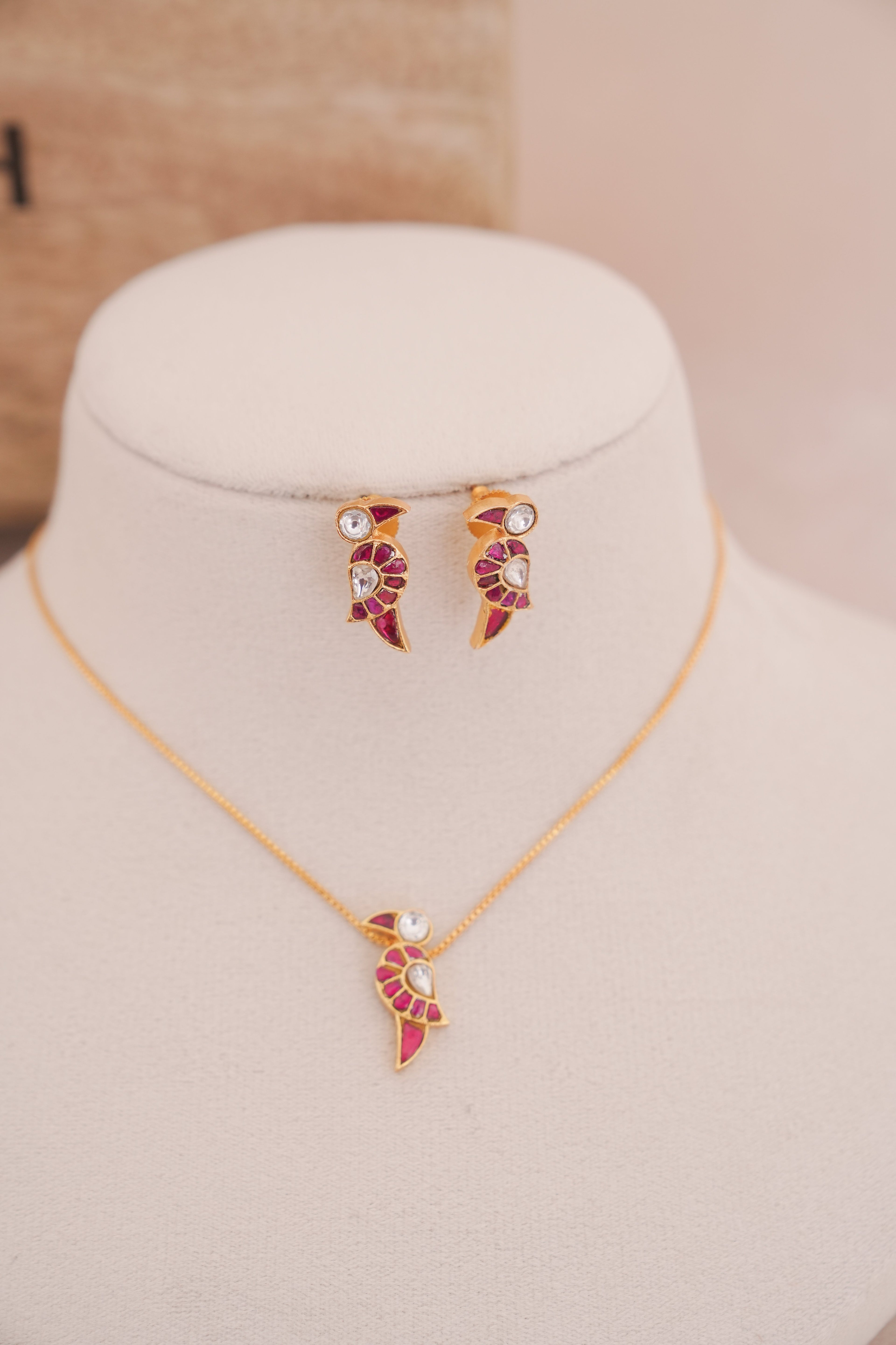 Handcrafted Kundan Bird Pendant Necklace Set
