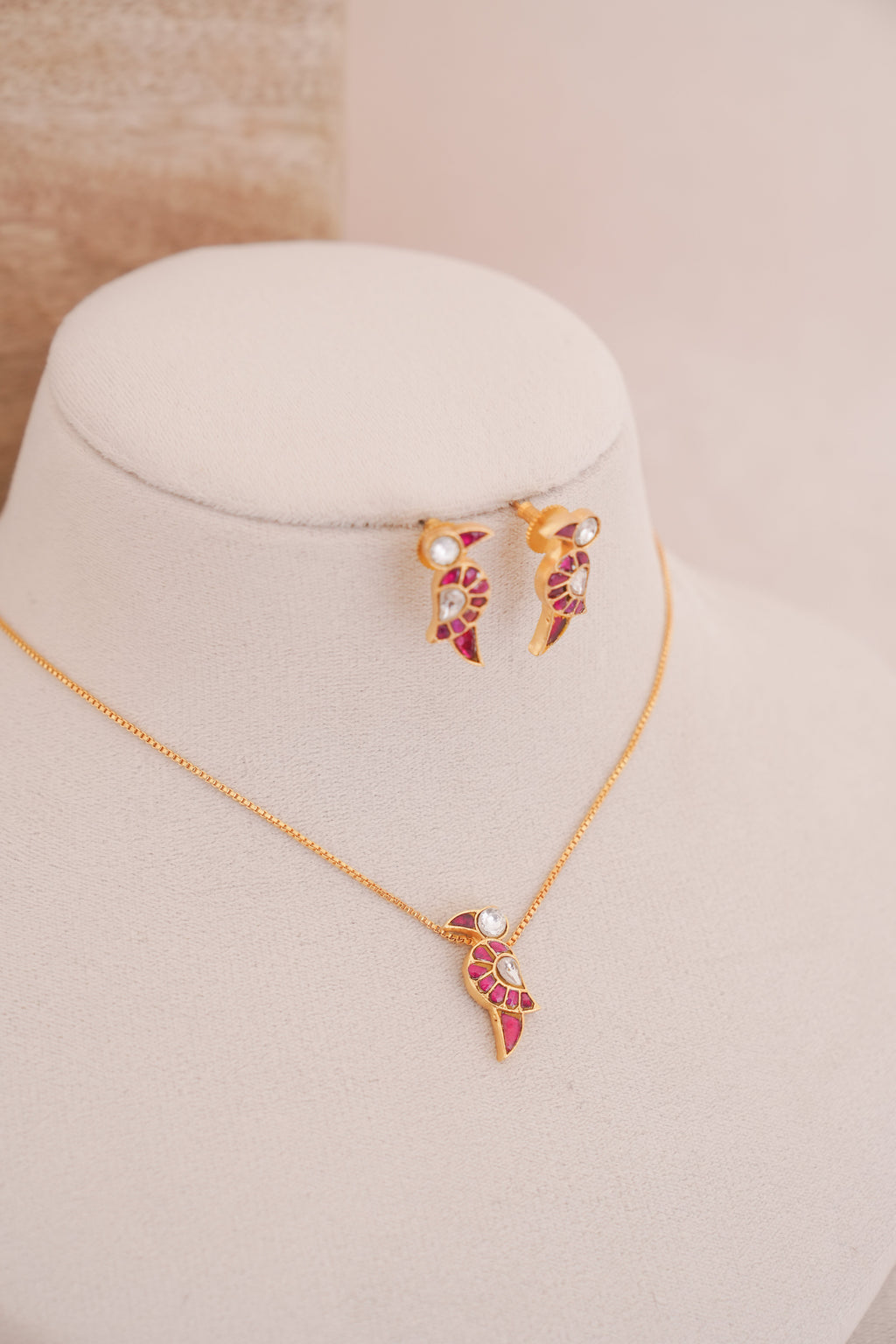 Handcrafted Kundan Bird Pendant Necklace Set