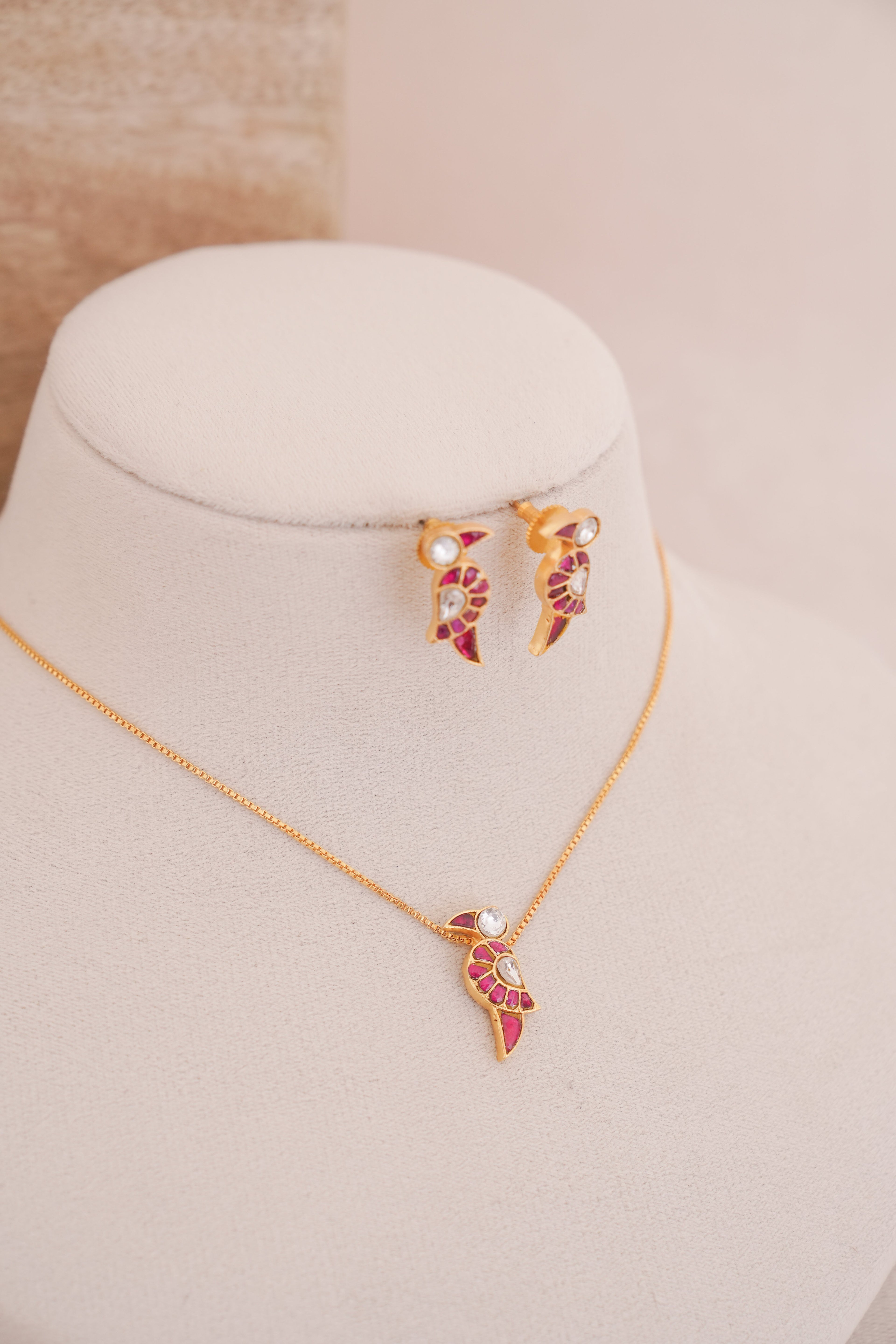 Handcrafted Kundan Bird Pendant Necklace Set