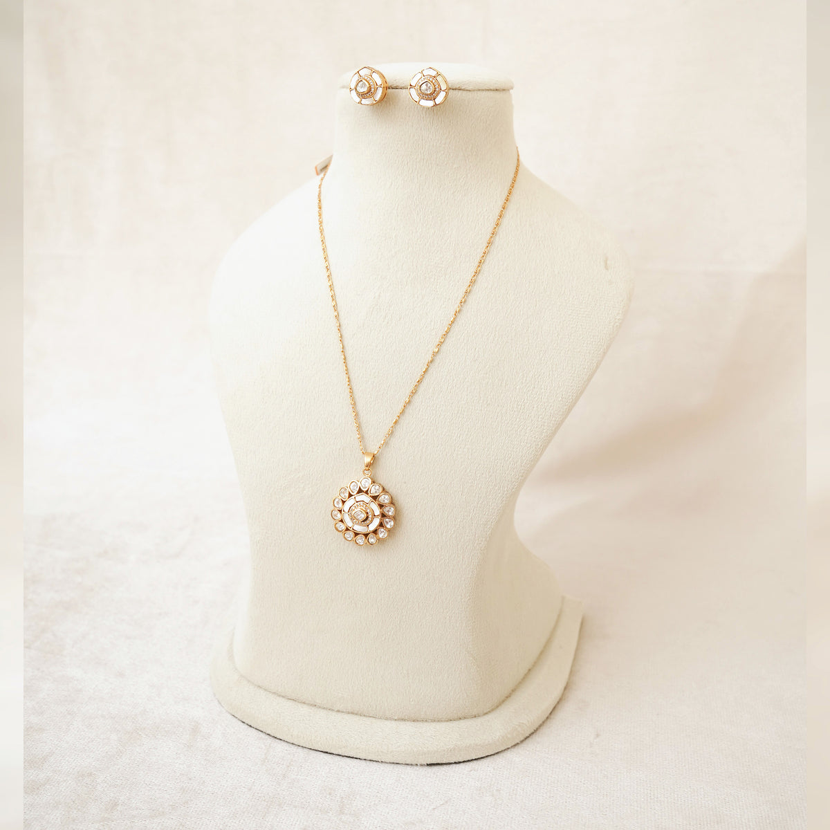Kundan Polki Round Pendant Necklace Set