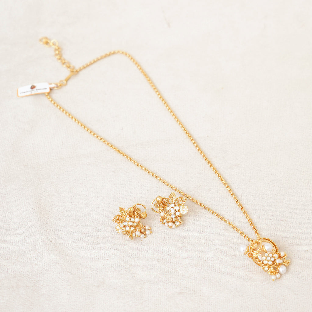 Kundan Pearl Cluster Pendant Necklace Set