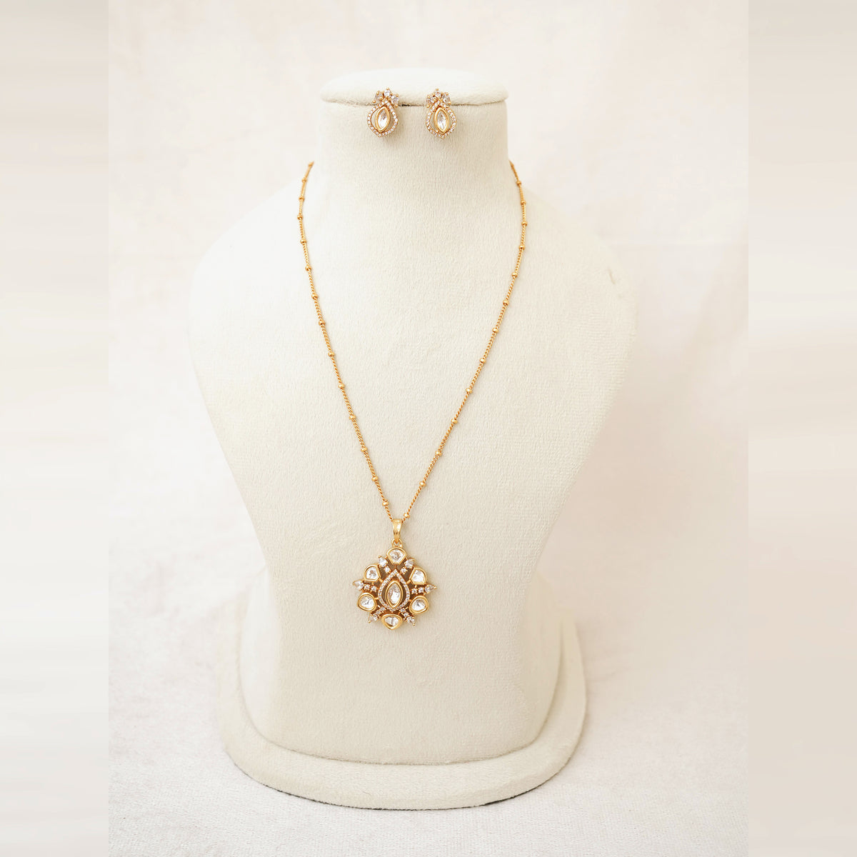 Kundan Polki Oval Pendant Necklace Set