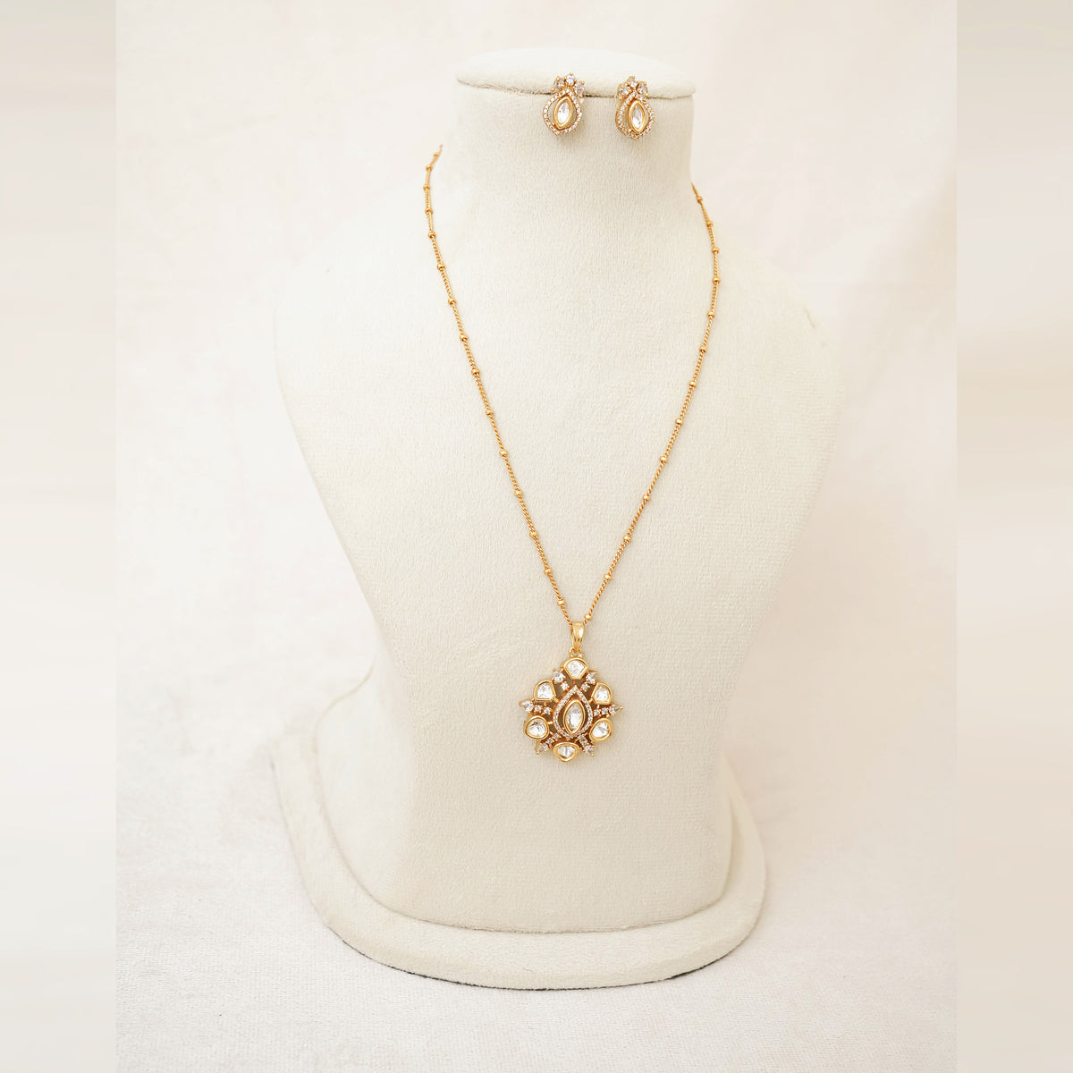 Kundan Polki Oval Pendant Necklace Set