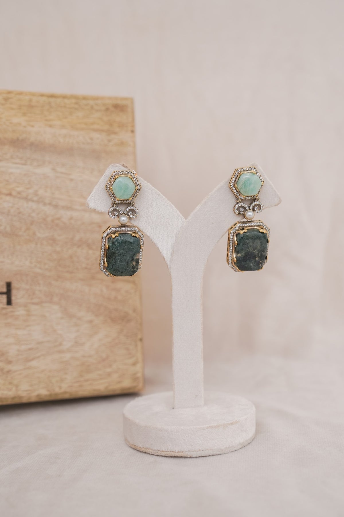 Moss Agate Kundan Drop Earrings detail