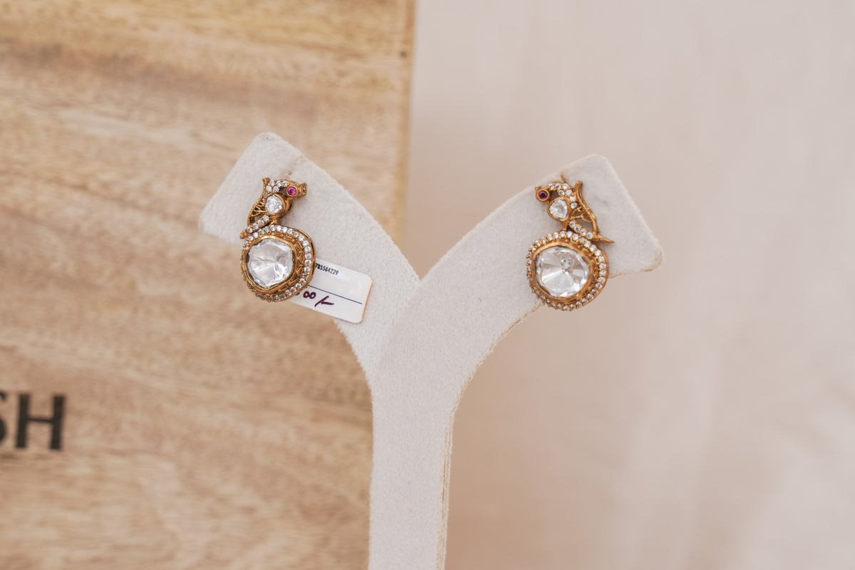 Kundan Crest Stud Earrings detail