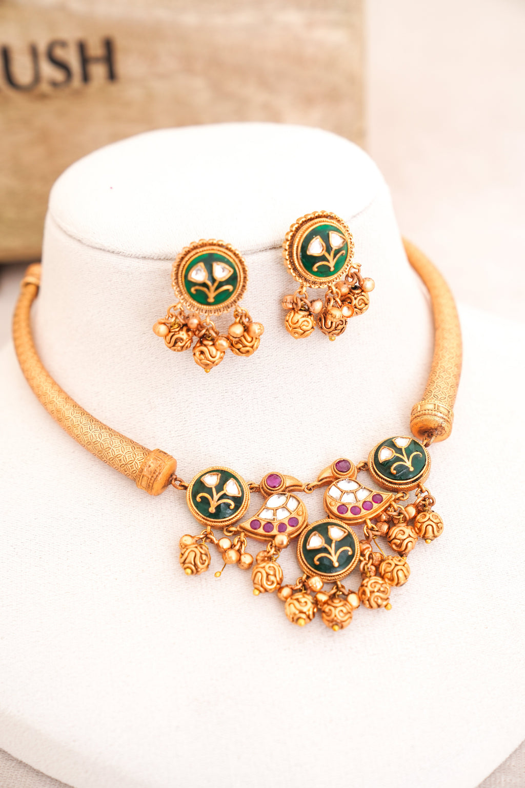 Emerald Bloom Choker  Earrings Set