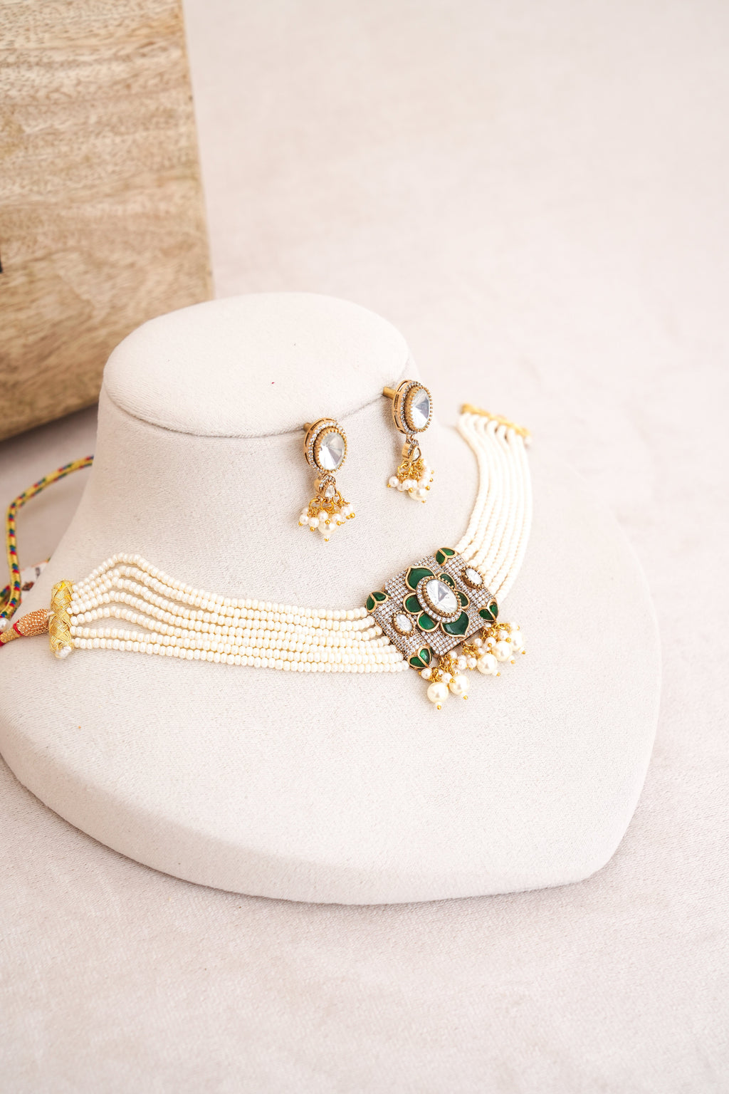 Emerald Bloom Pearl Necklace Set