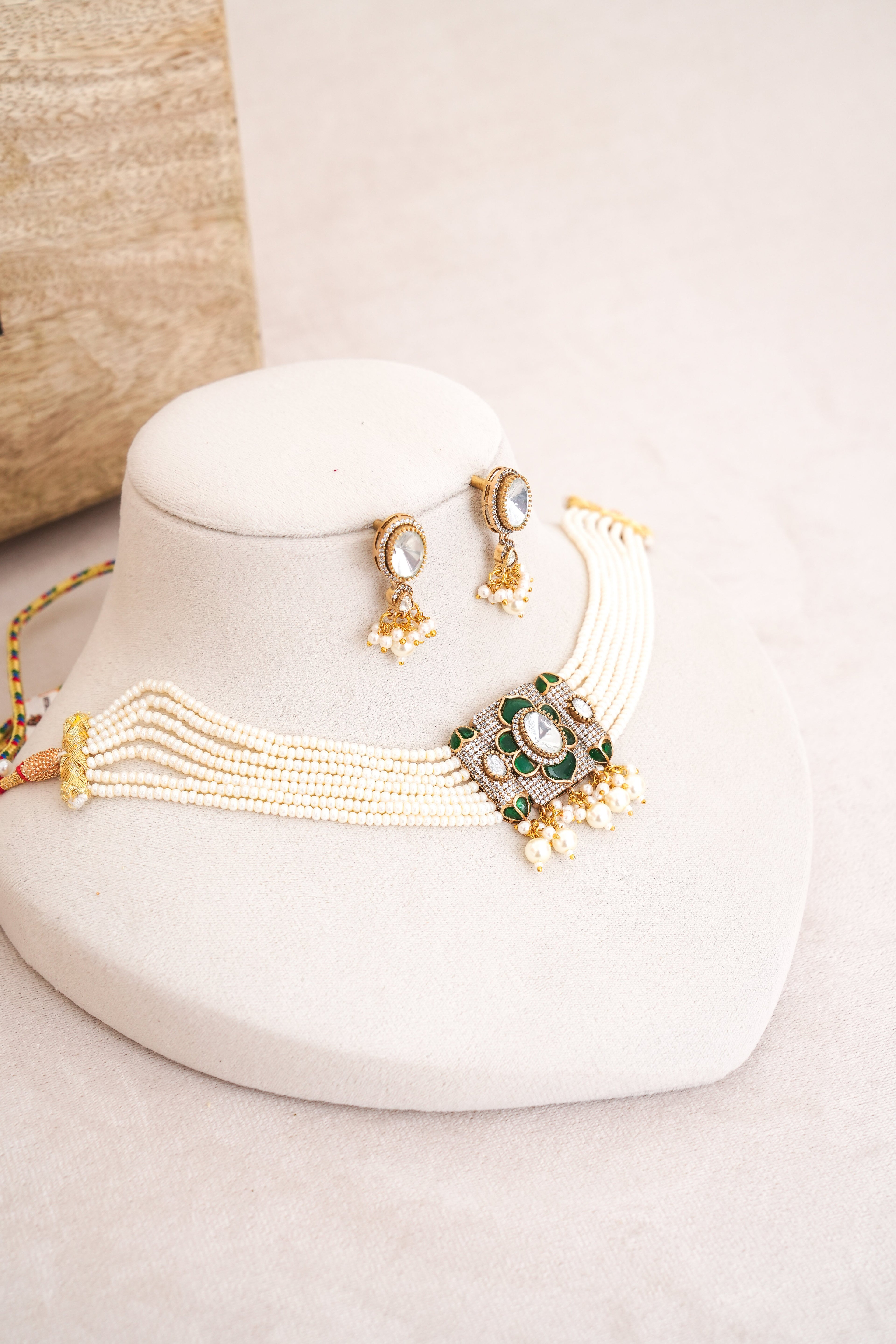 Emerald Bloom Pearl Necklace Set