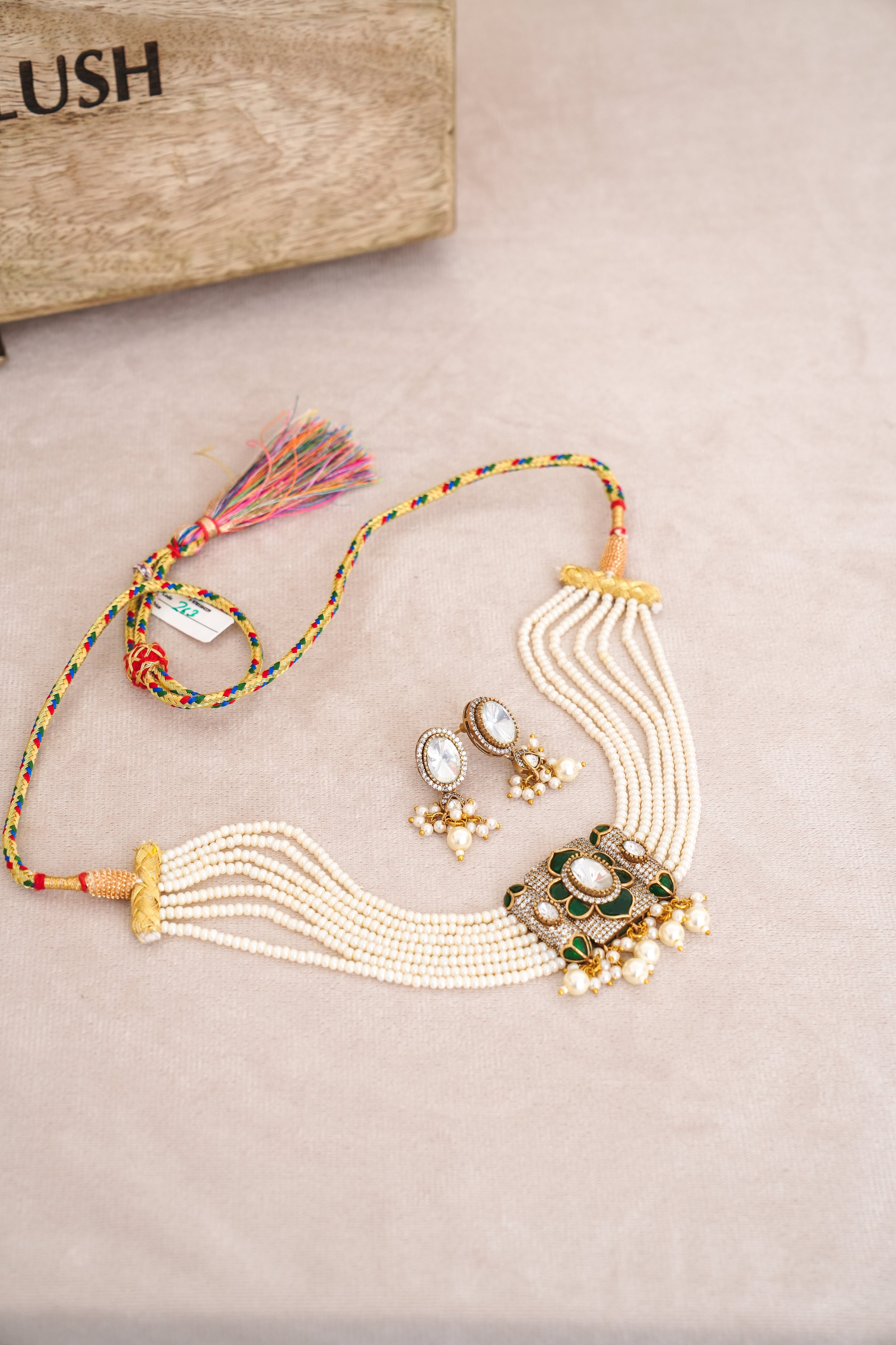 Emerald Bloom Pearl Necklace Set