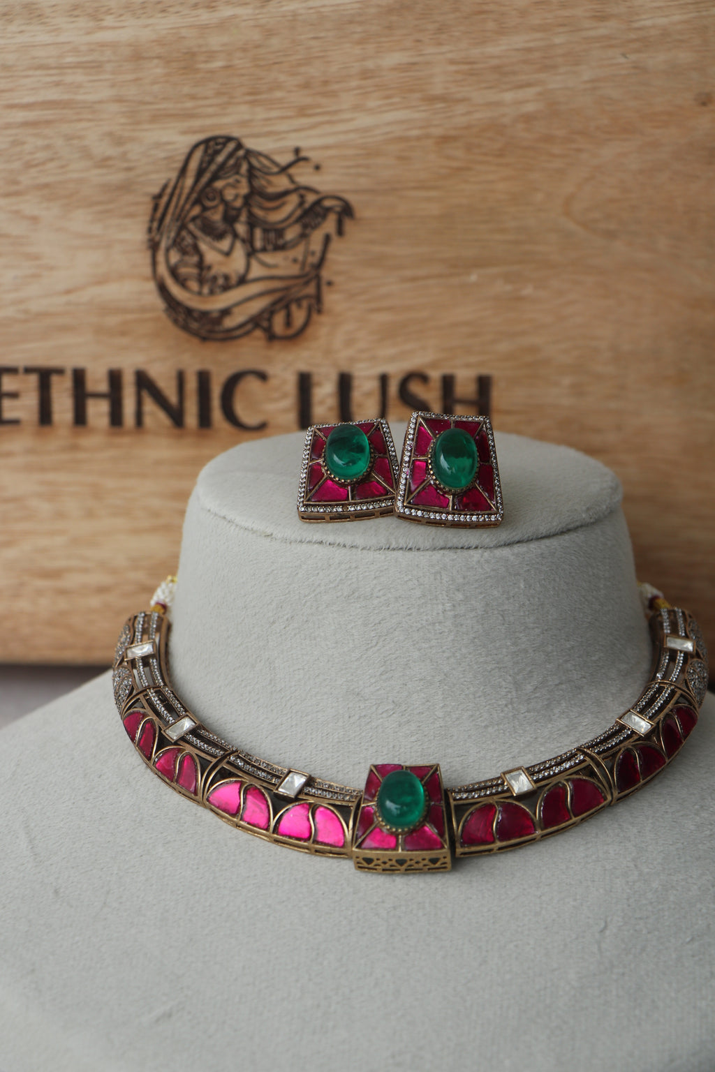 Aventurine Jadau thakkar Kundan Choker Set