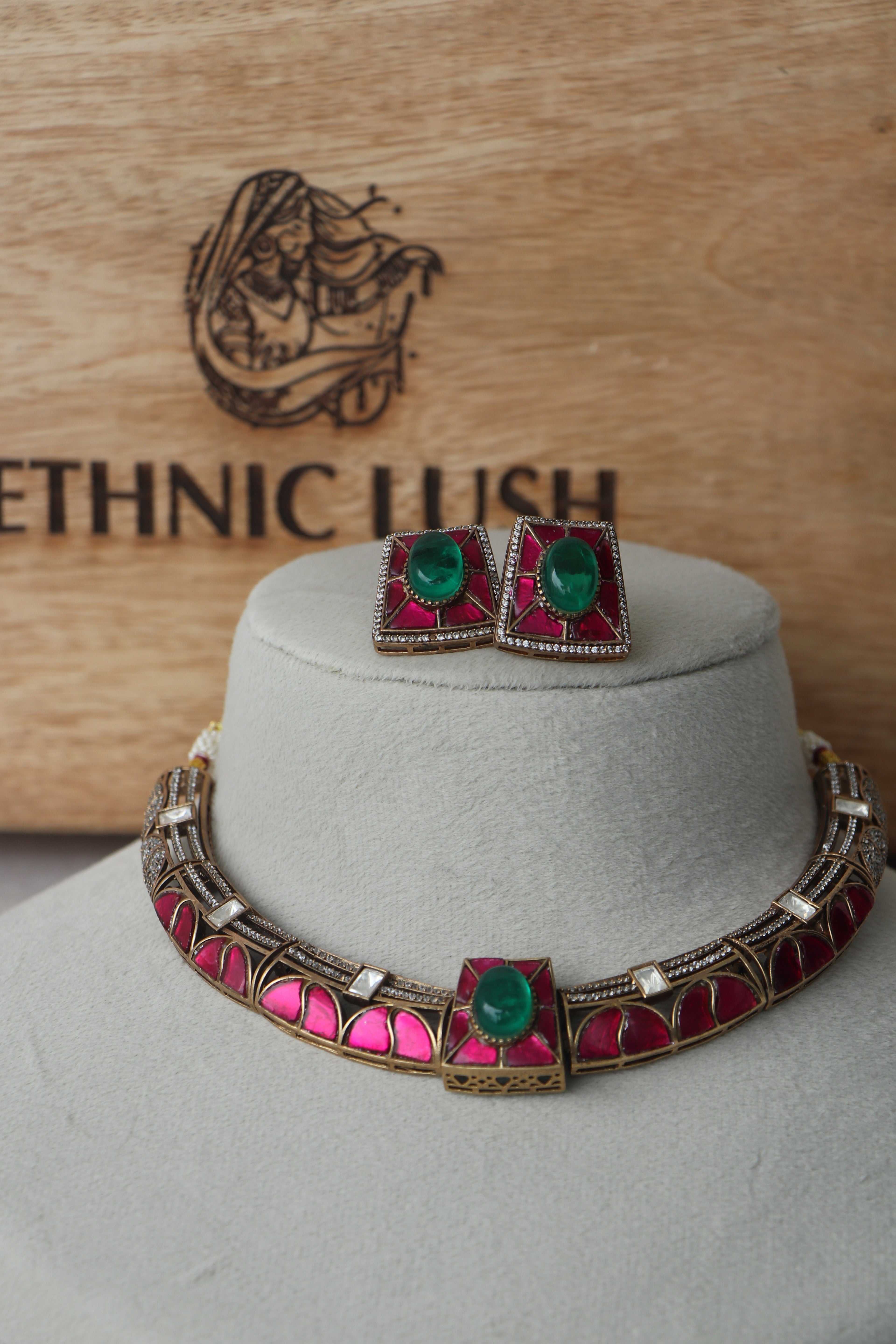 Aventurine Jadau thakkar Kundan Choker Set