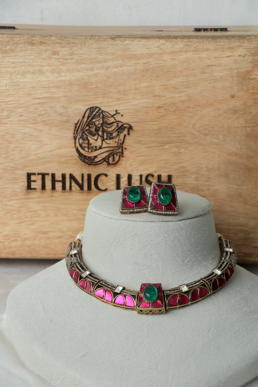 Aventurine Jadau thakkar Kundan Choker Set