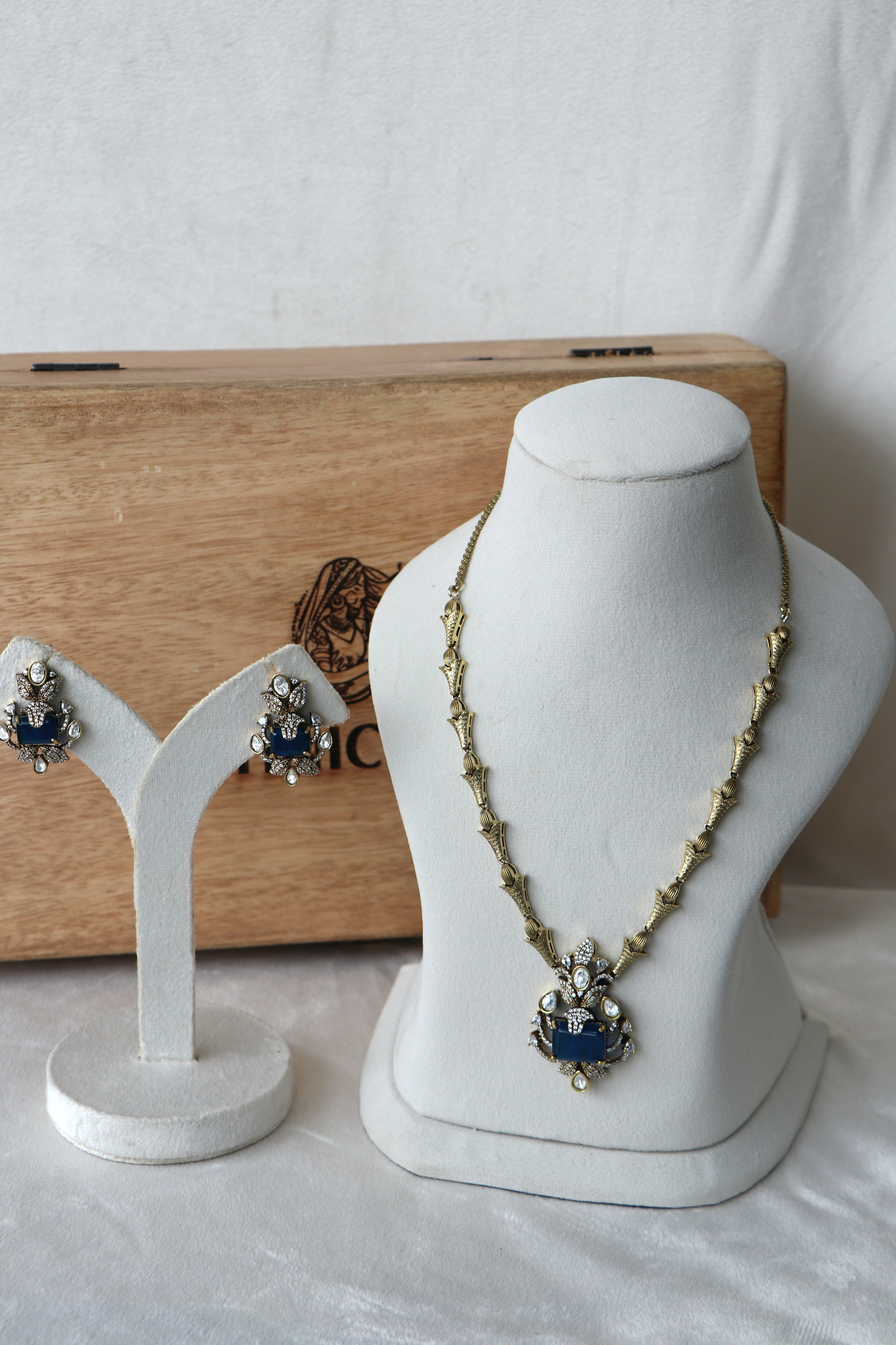 antique finish Navy blue doublet Pendant Necklace Set