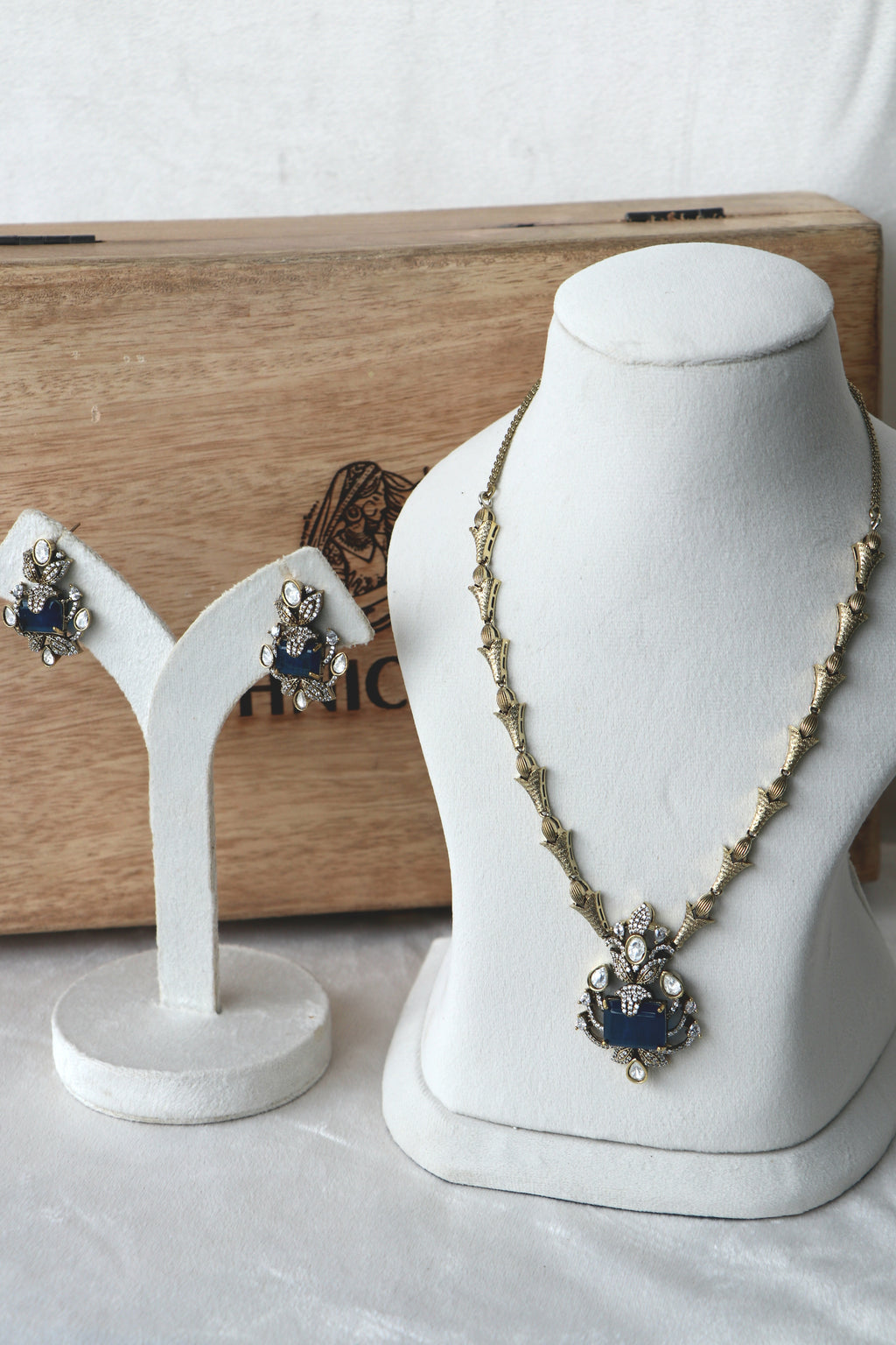 antique finish Navy blue doublet Pendant Necklace Set