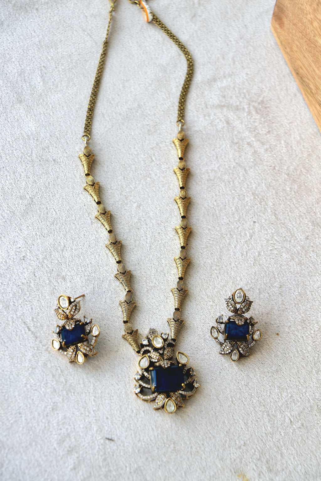antique finish Navy blue doublet Pendant Necklace Set