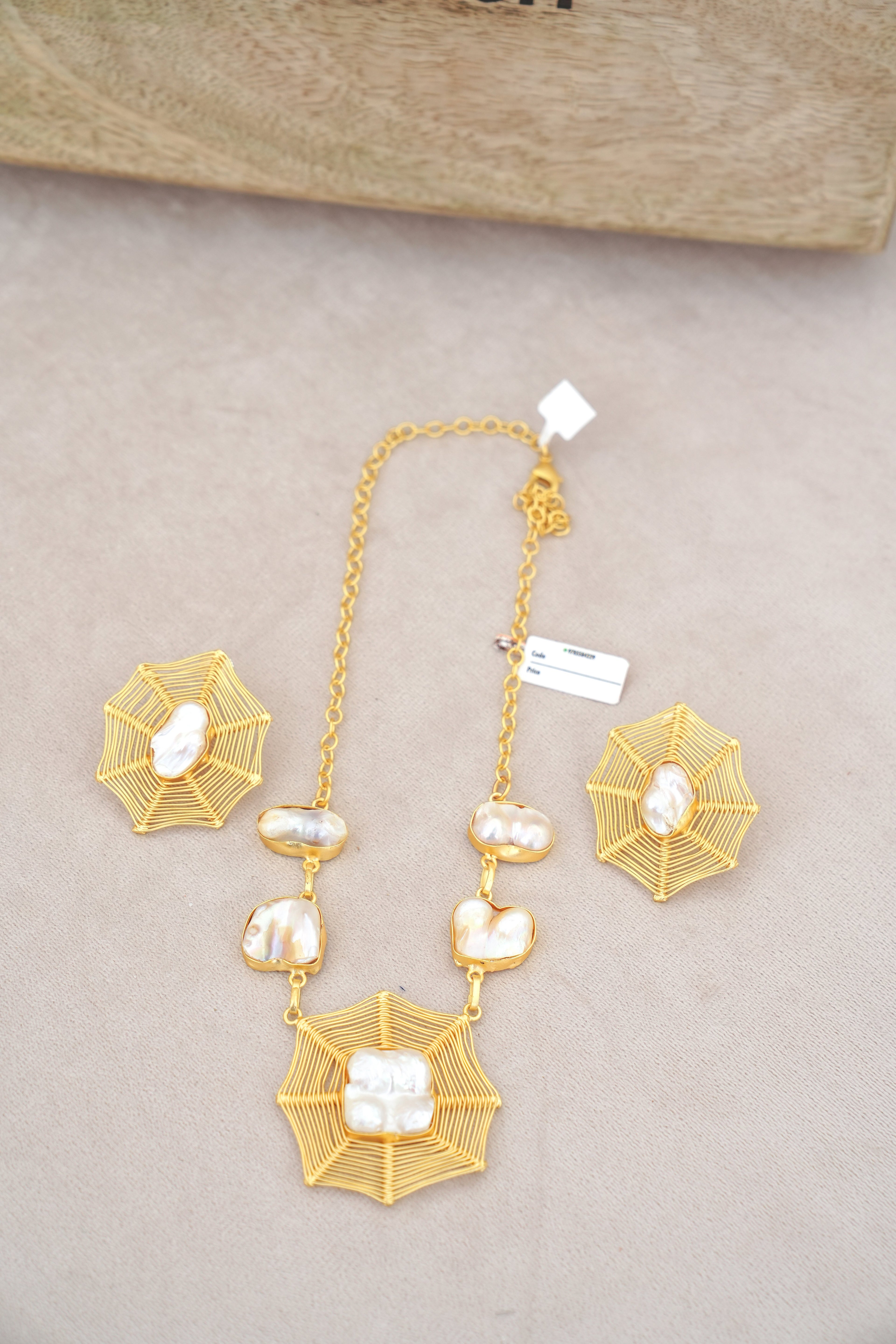 Golden Lattice Pearl Harmony Set