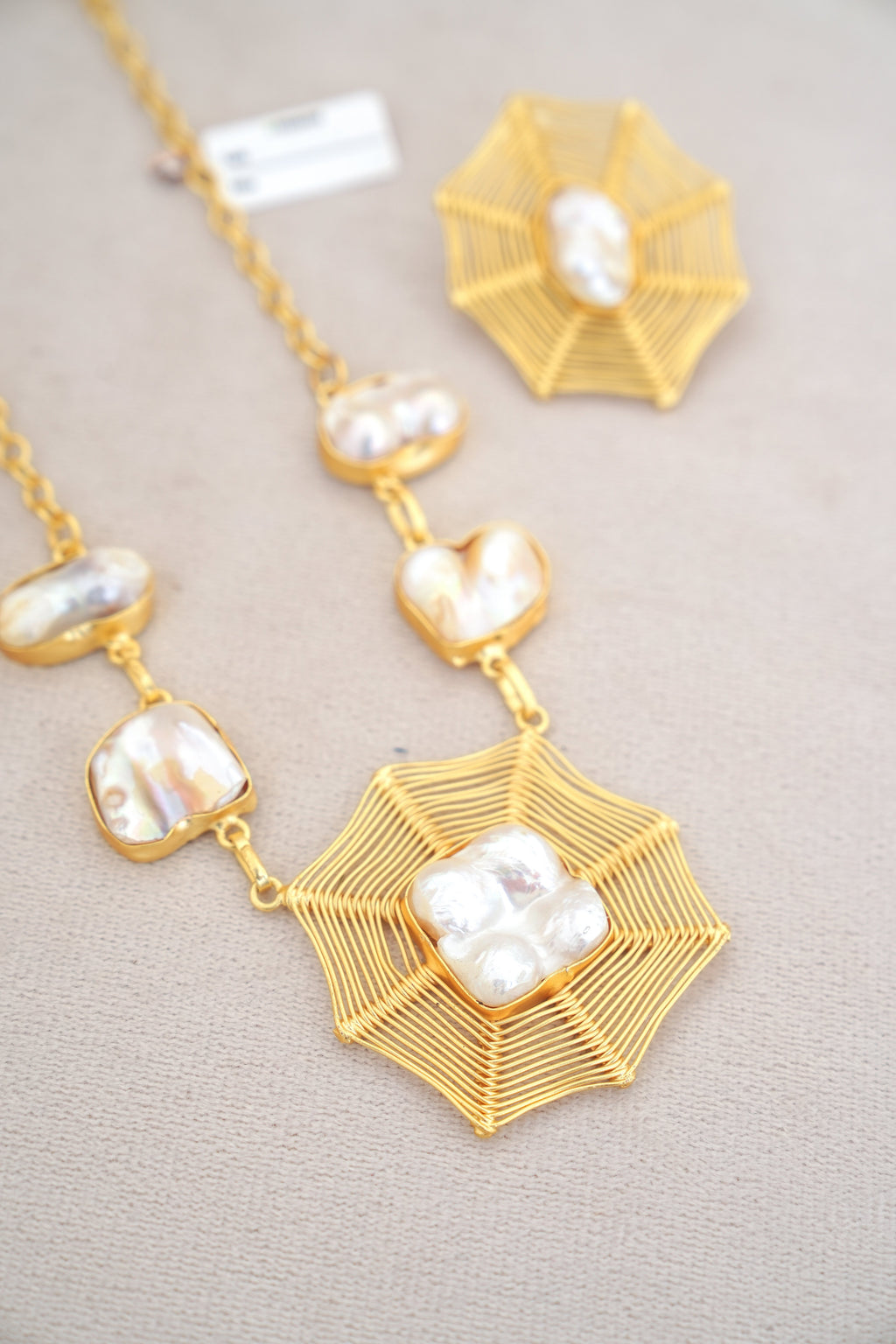 Golden Lattice Pearl Harmony Set