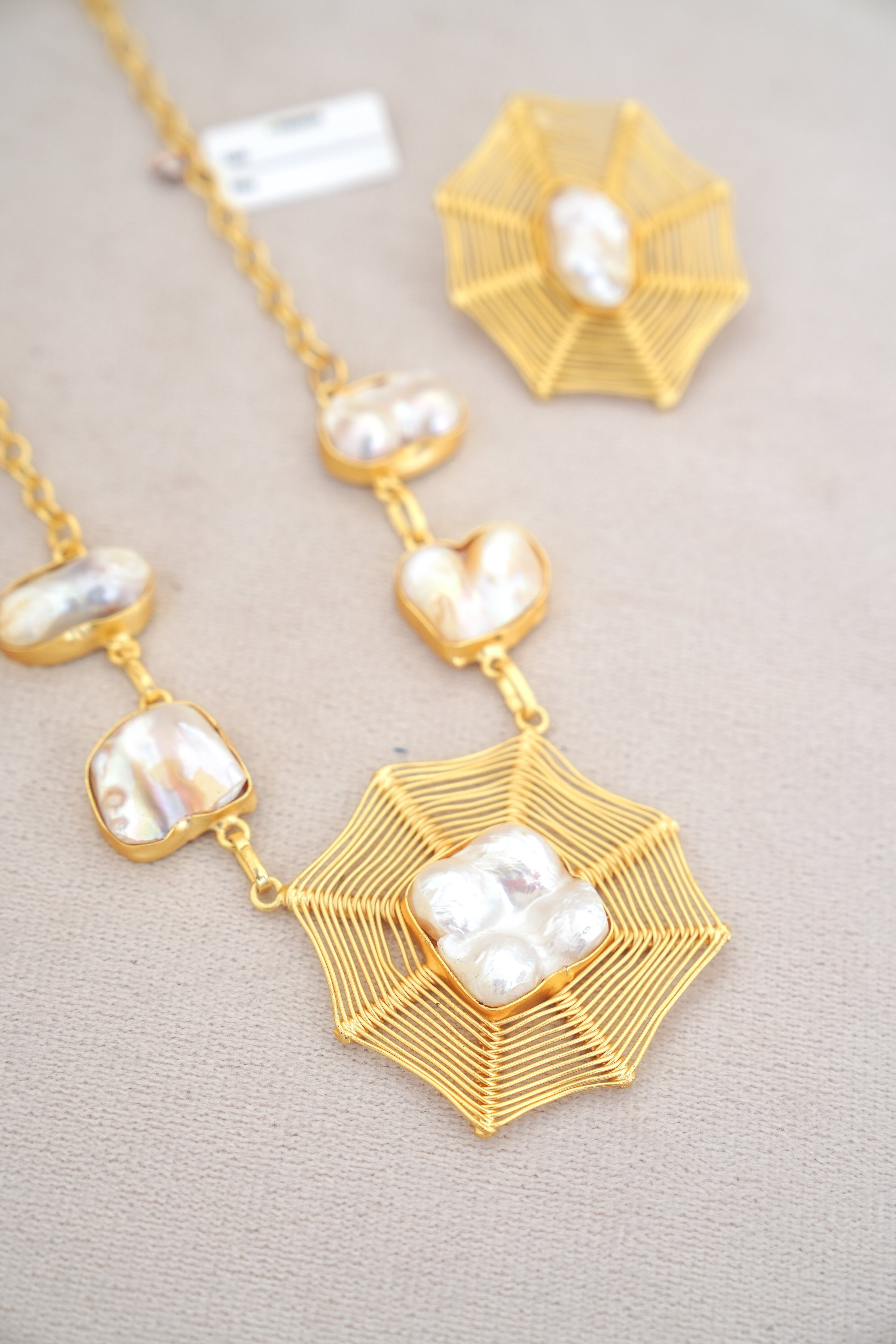 Golden Lattice Pearl Harmony Set