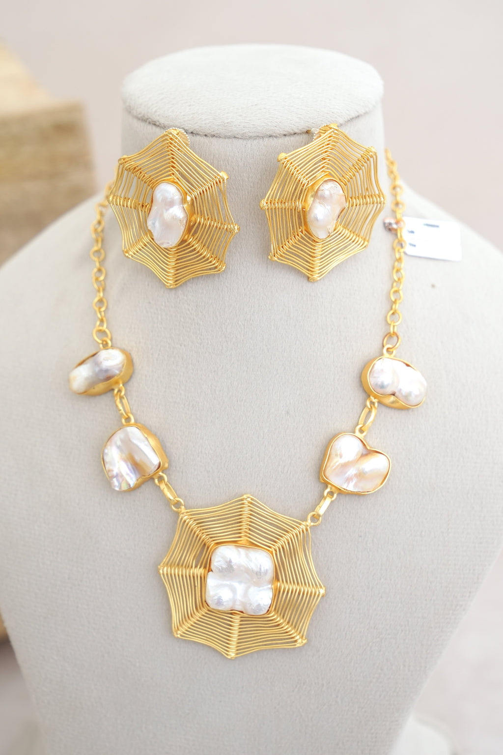 Golden Lattice Pearl Harmony Set