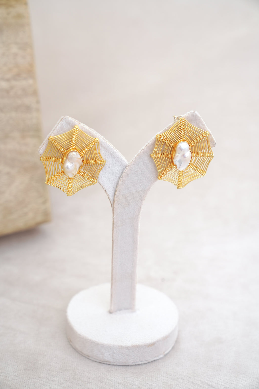 Golden Lattice Pearl Harmony Set