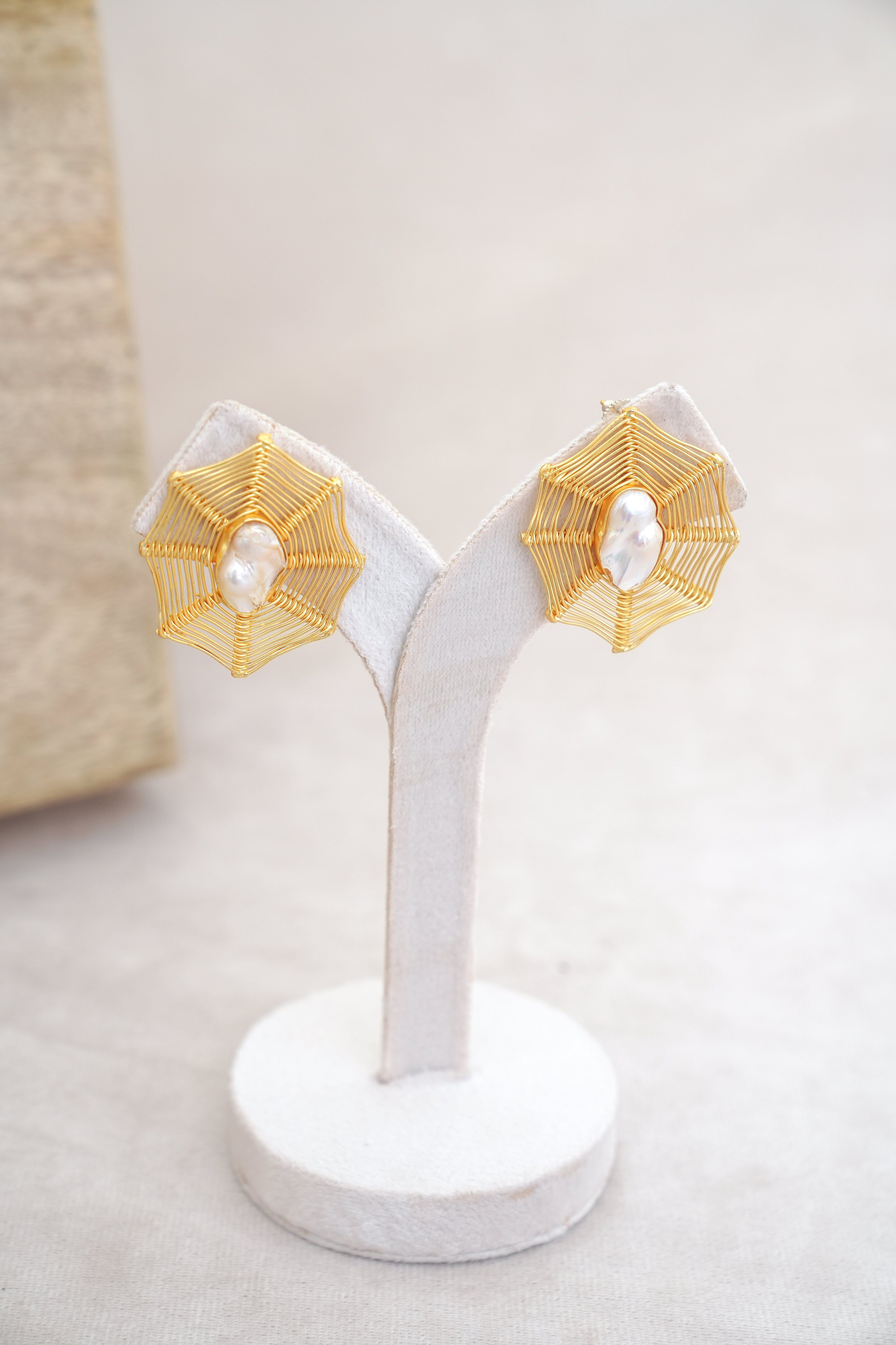 Golden Lattice Pearl Harmony Set
