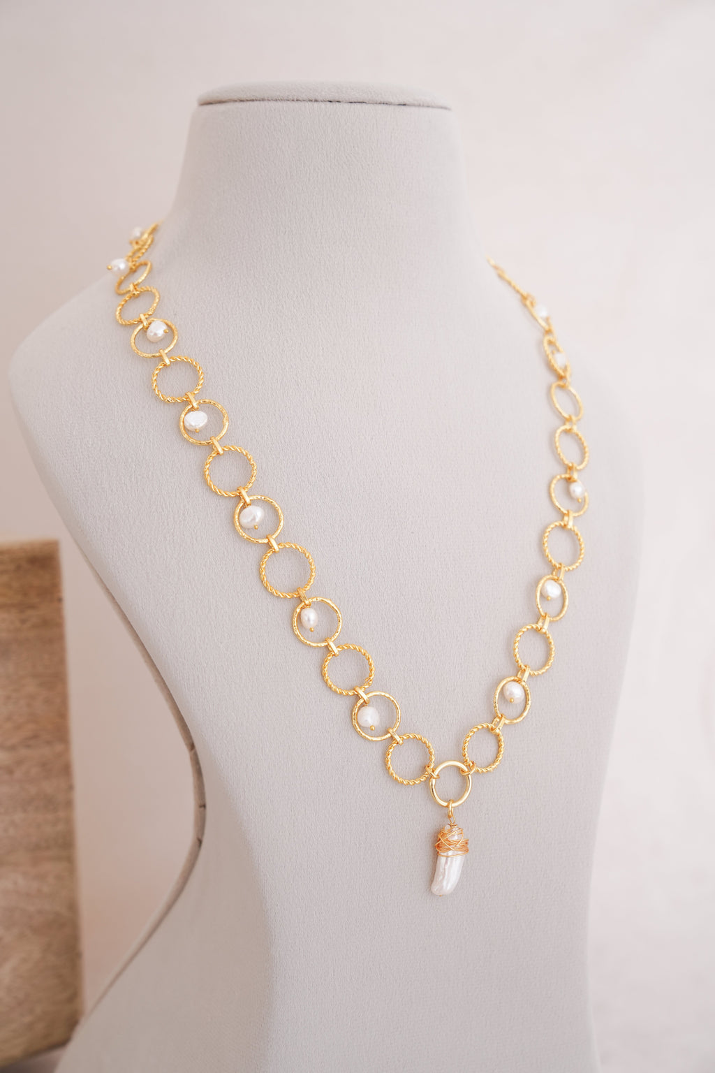 Minimalist Circle Necklace with Pearl Pendant