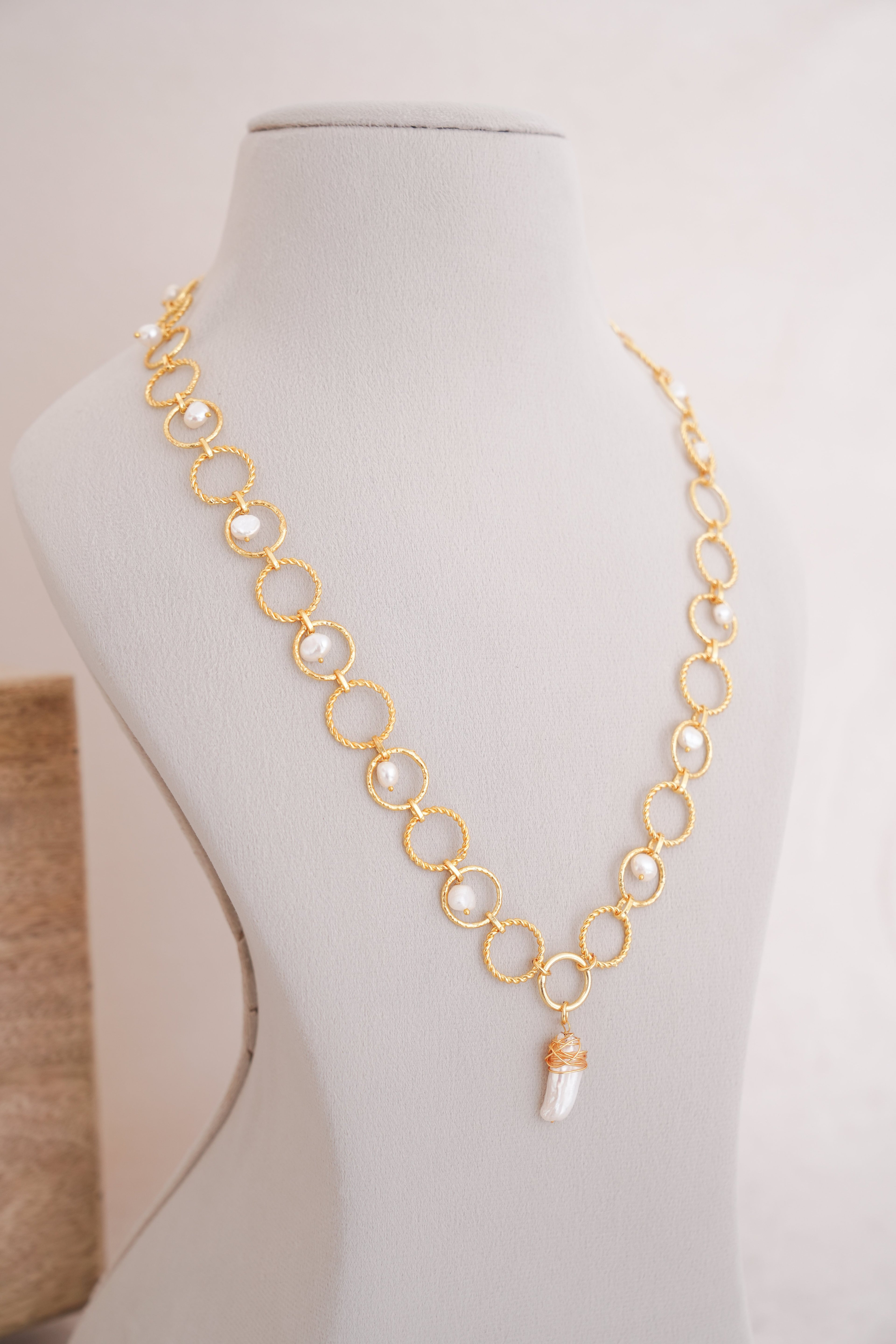 Minimalist Circle Necklace with Pearl Pendant