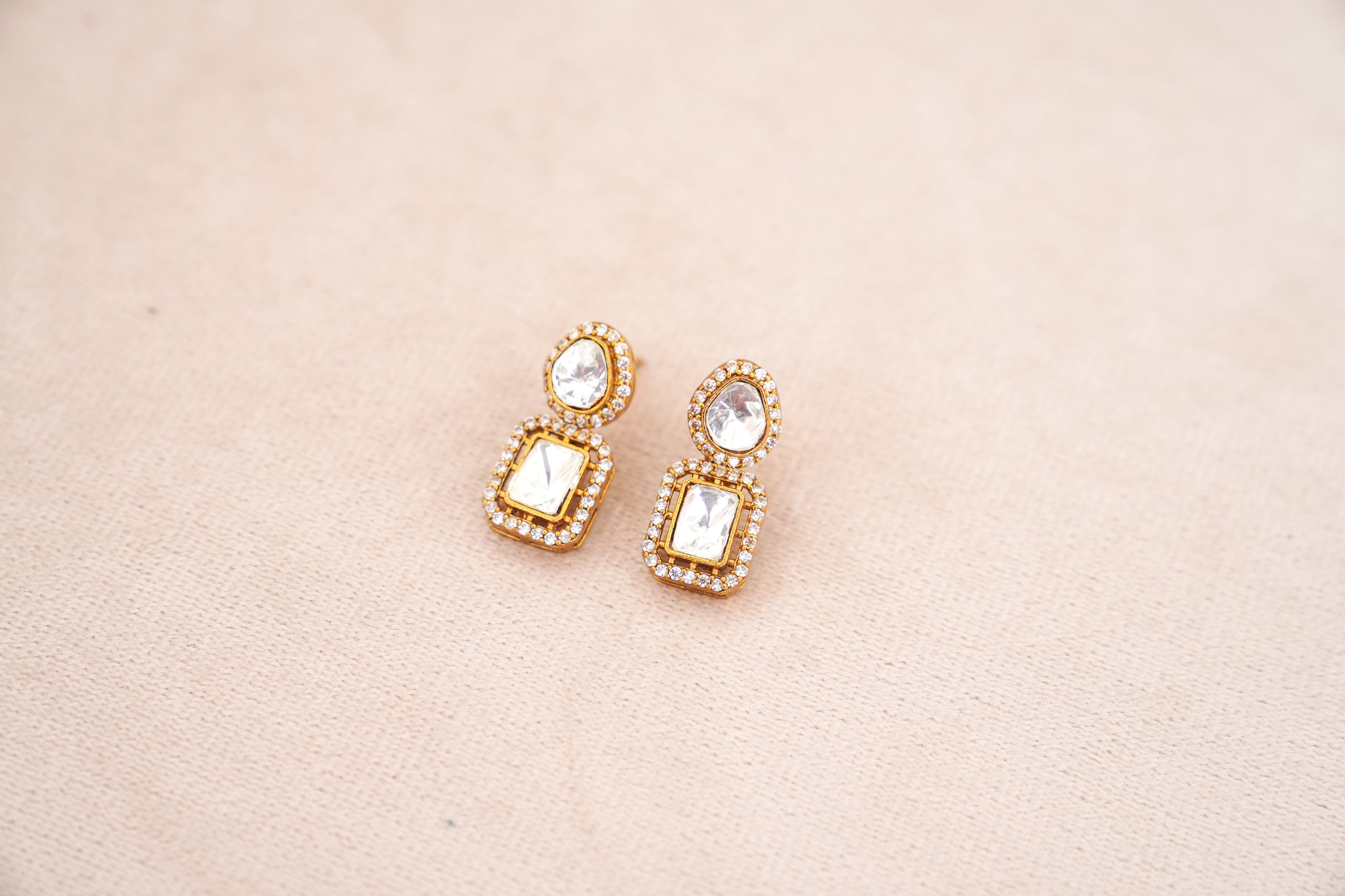 Golden Radiance Choker  Earrings Set