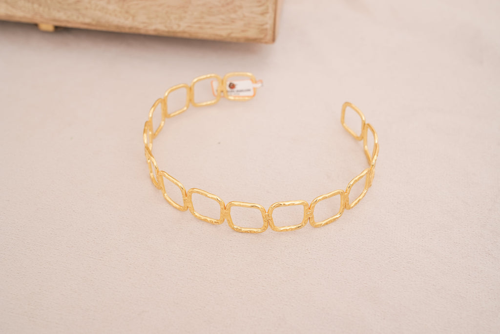 Modern Geometric Gold Link Hasli
