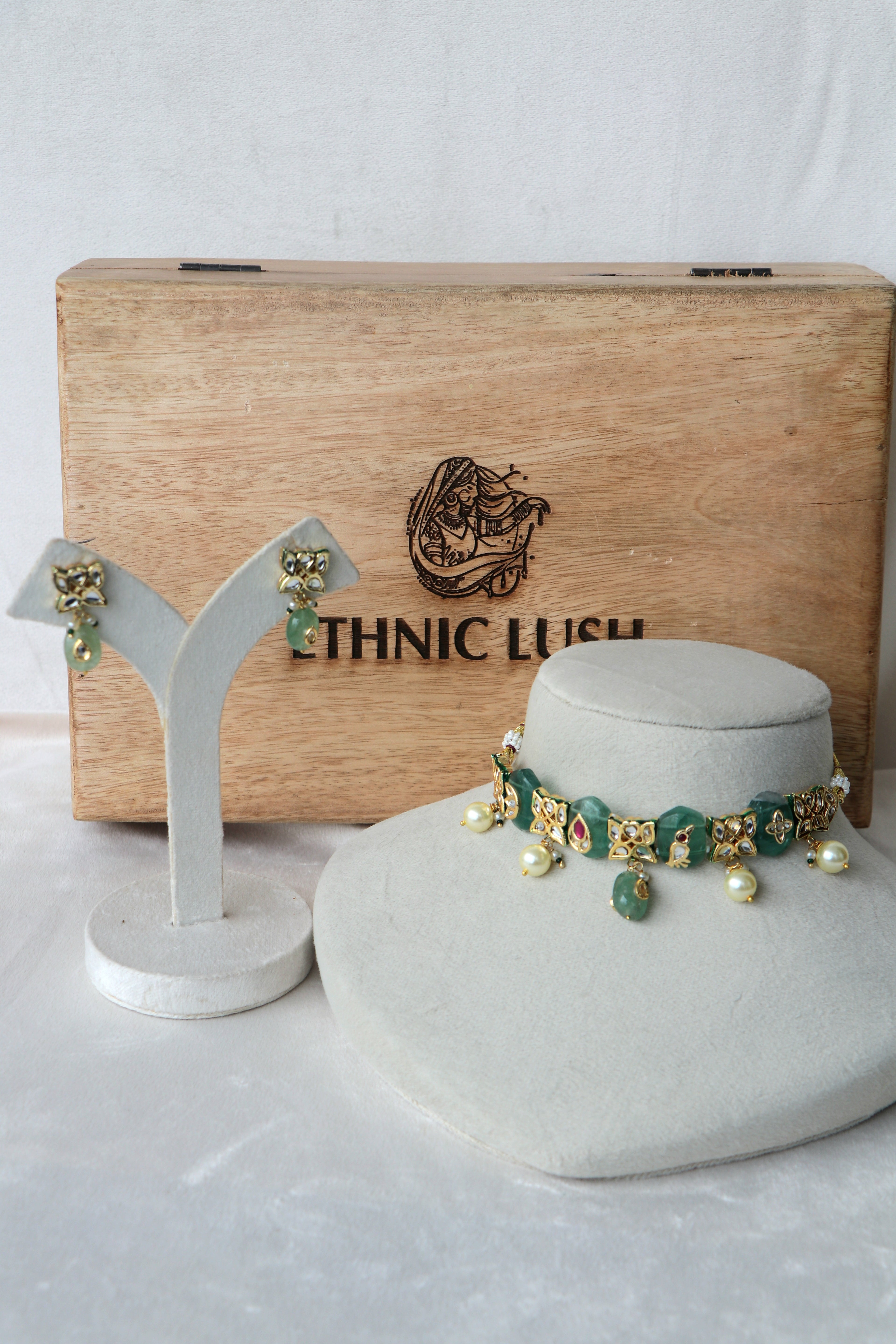 Green Chalcedony Pearl Pachi Gold Ethnic Necklace Set