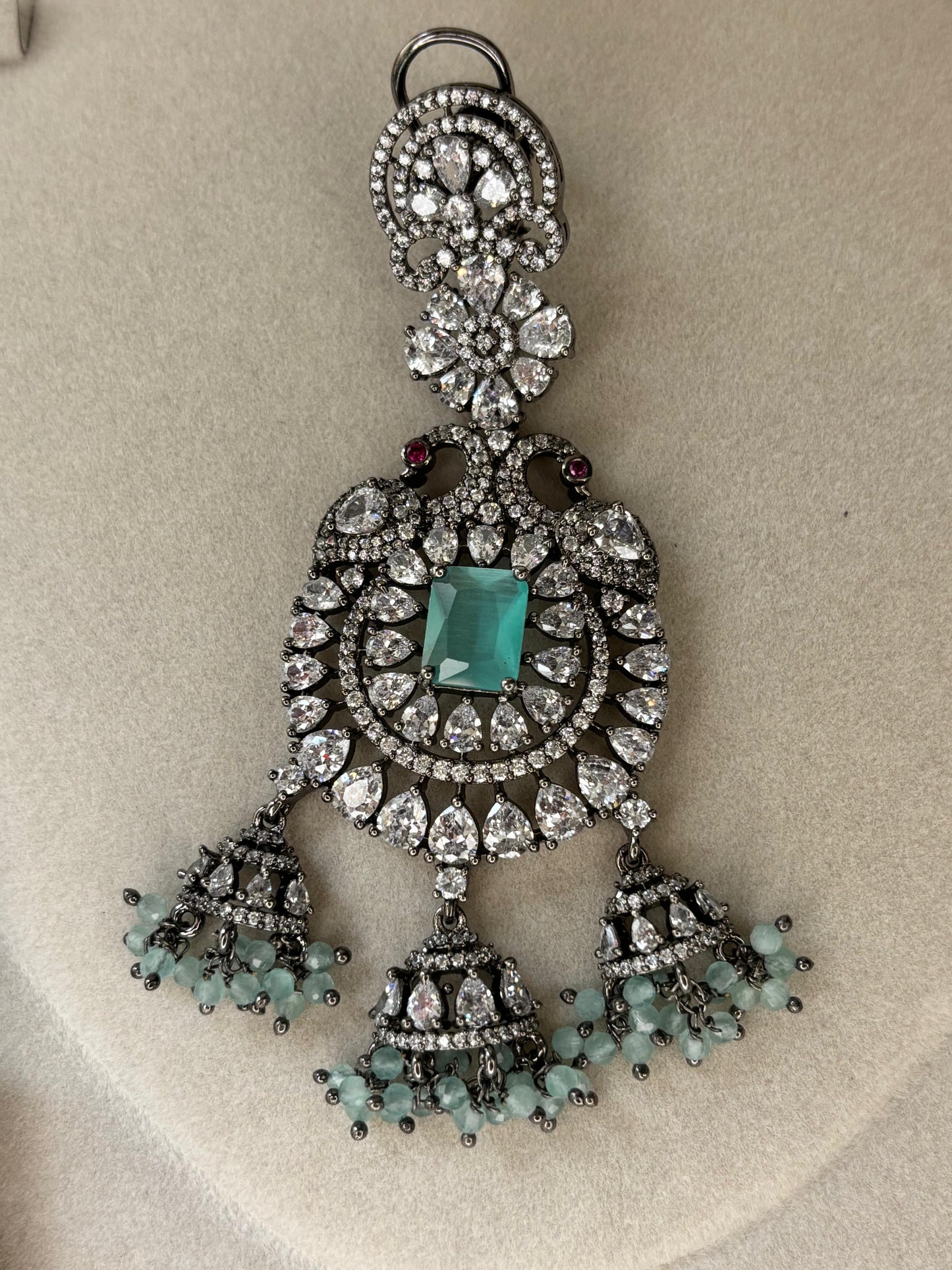 Vintage-Inspired Emerald Necklace and Earrings Set