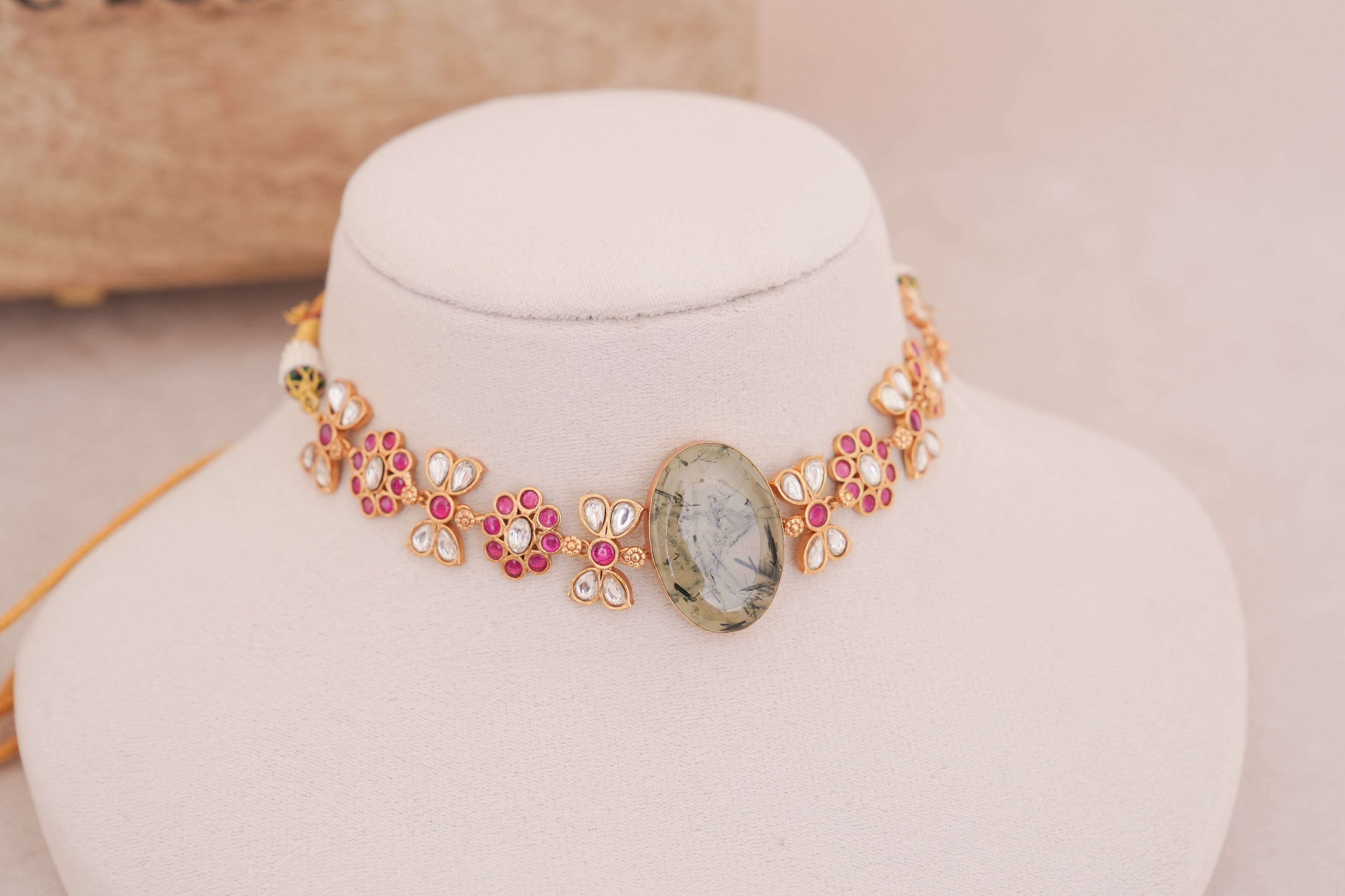 Prehnite Stone Kundan Floral Choker