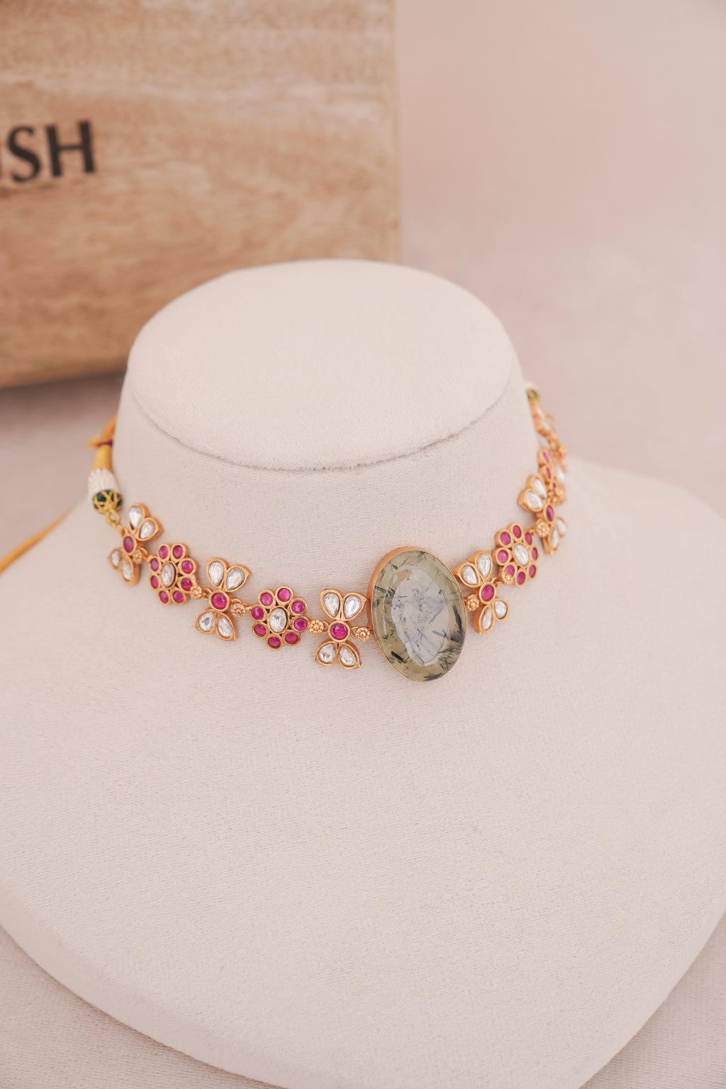 Prehnite Stone Kundan Floral Choker