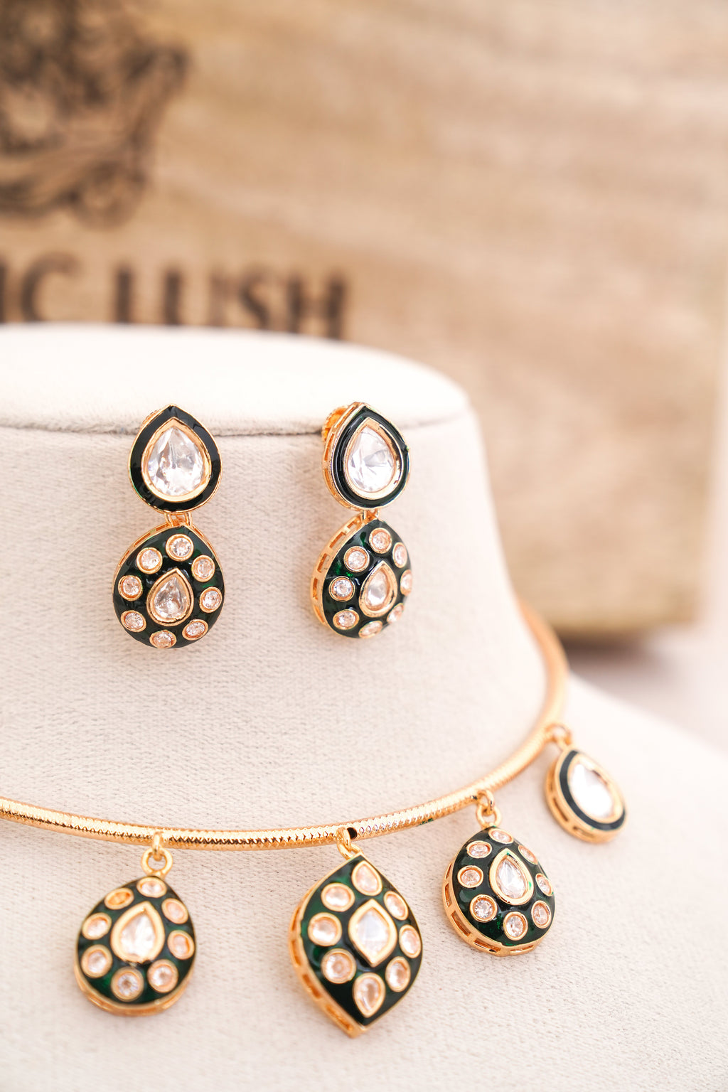 Kundan Teardrop Statement Choker Set