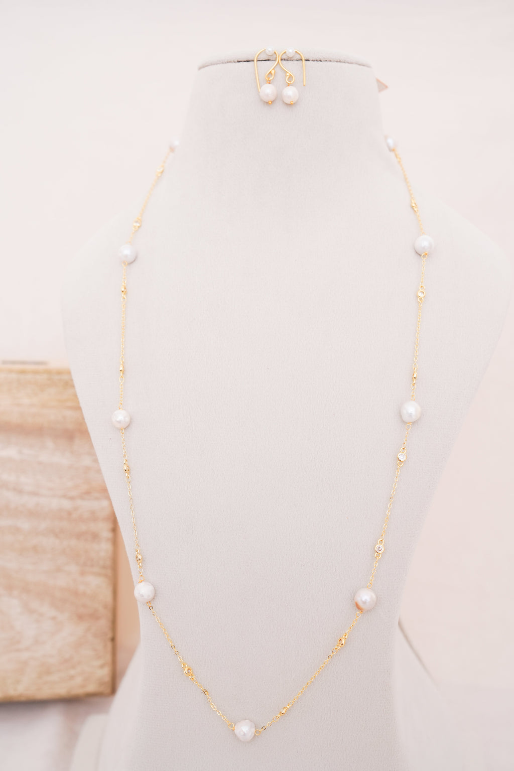 Lumina Freshwater Pearl Station Necklace with matching Pearl Earring