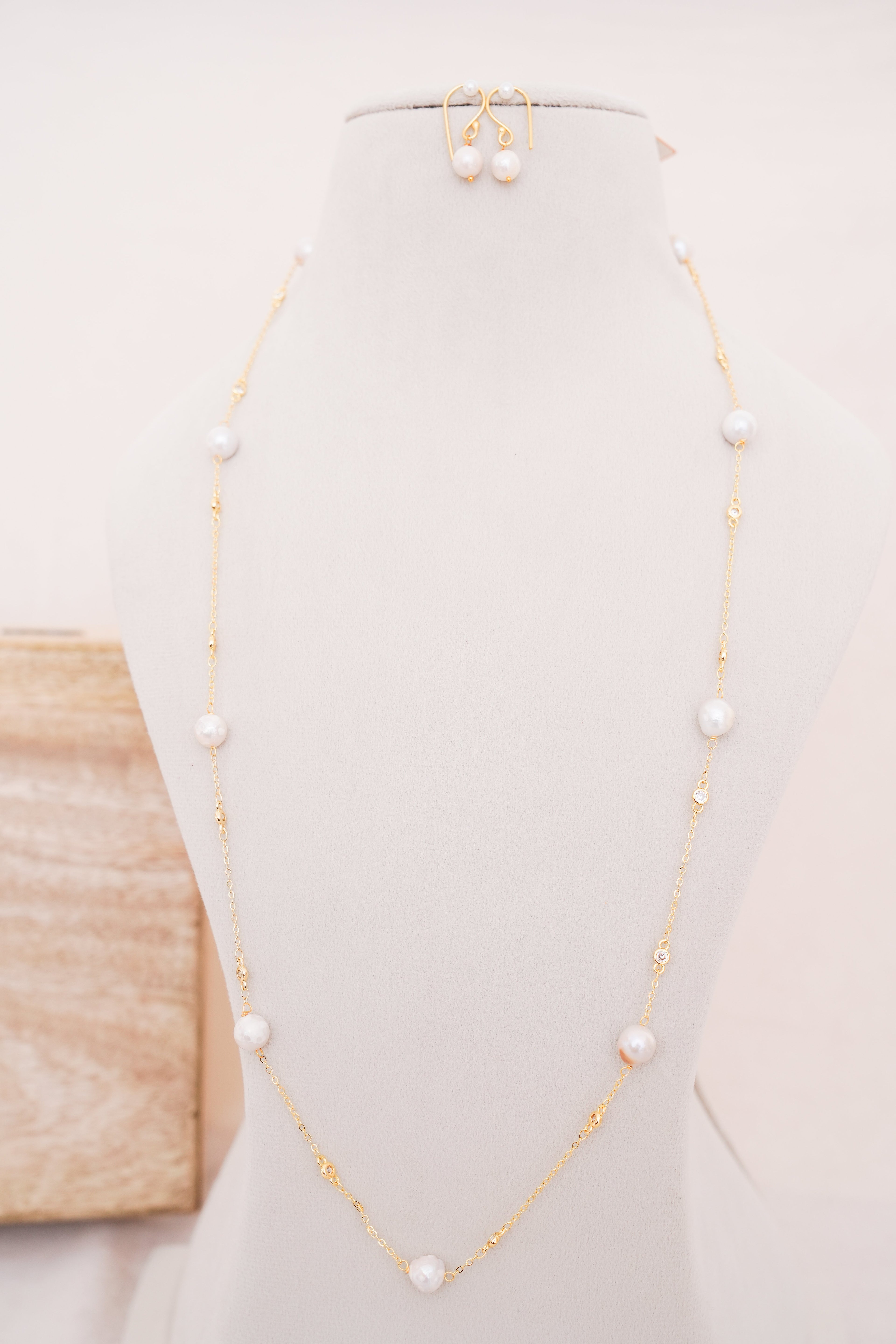 Lumina Freshwater Pearl Station Necklace with matching Pearl Earring