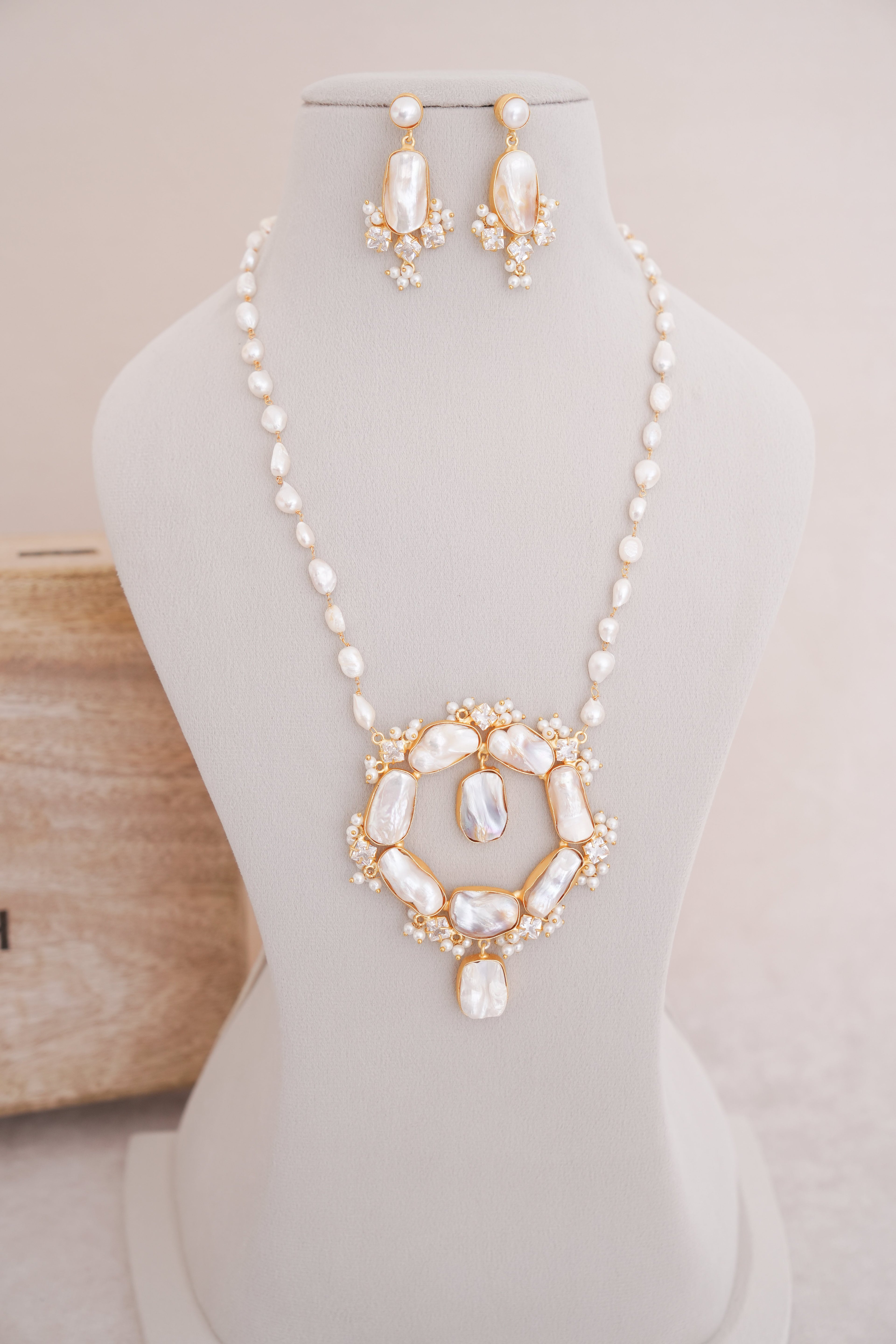 Luminous Circle Freshwater Pearl & Baroque Pearl Pendant Necklace Set